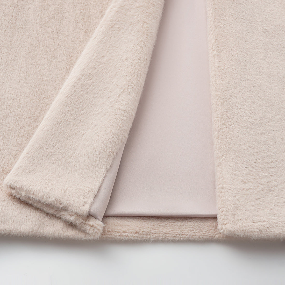 “Imperial Gala” 柔奢霧絨環保皮草長版馬甲背心—Rosy Charm緞杏凝福