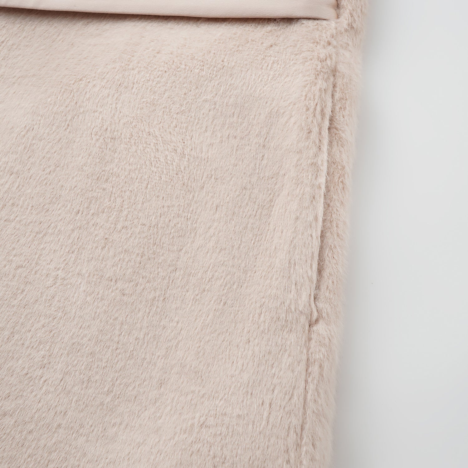 “Imperial Gala” 柔奢霧絨環保皮草長版馬甲背心—Rosy Charm緞杏凝福