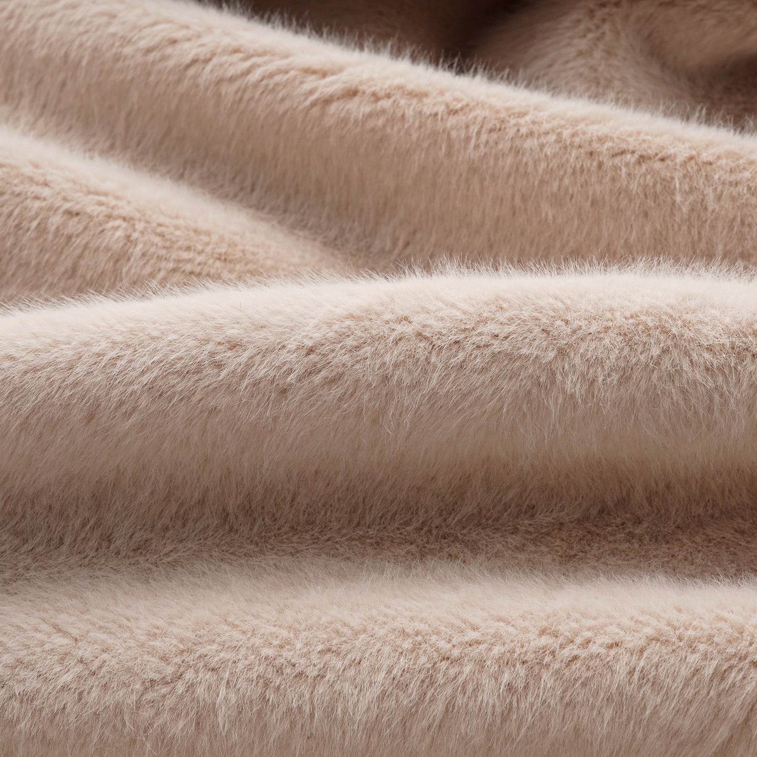 “Imperial Gala” 柔奢霧絨環保皮草長版馬甲背心—Rosy Charm緞杏凝福