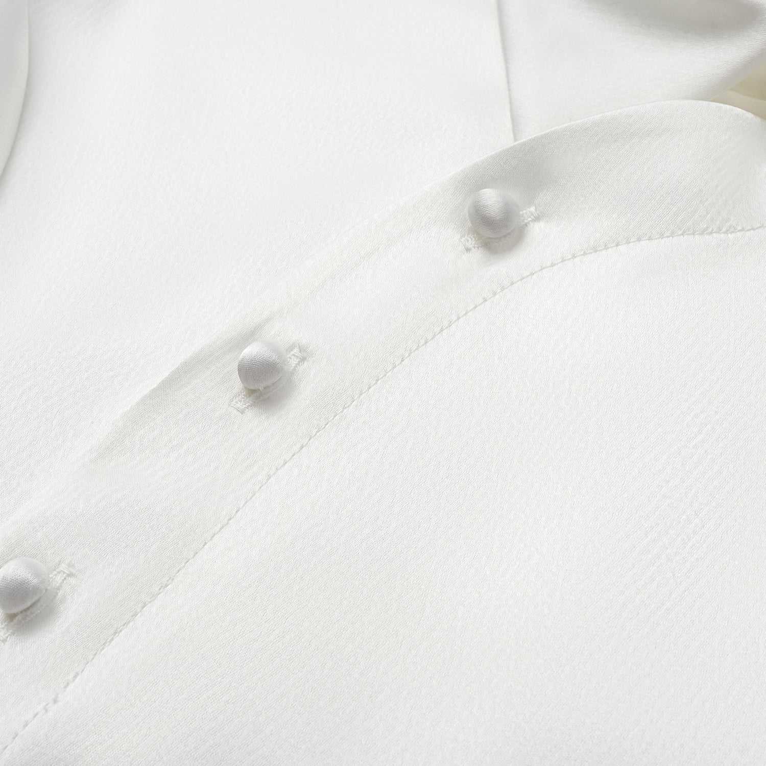 “春意” 晶鱗肌理醋酸輕中式襯衫—净白