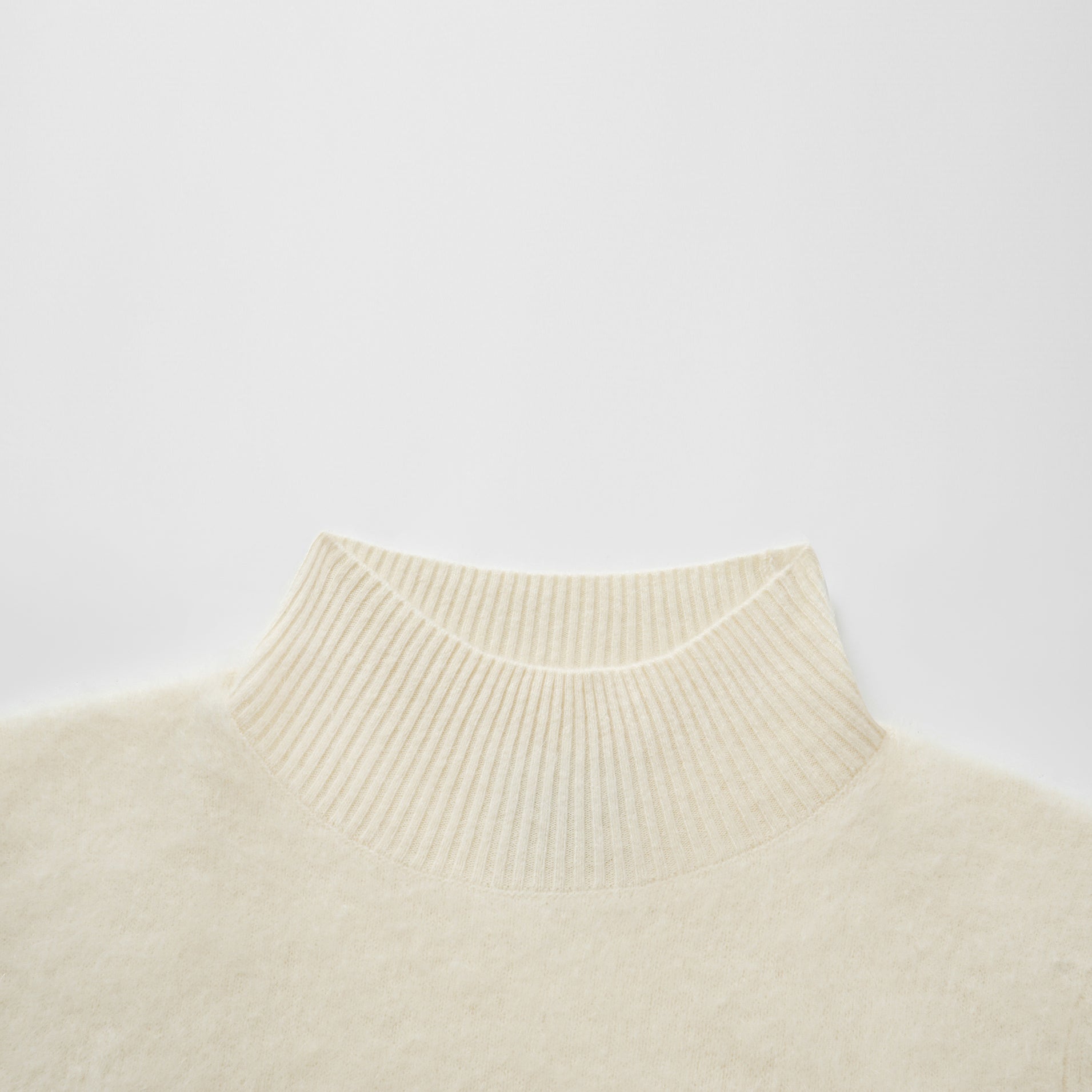 “Winter Diary” 100%Cashmere極細絨柔梳纖工藝立領五分袖上衣—Sunlit Fleece日光絨絮