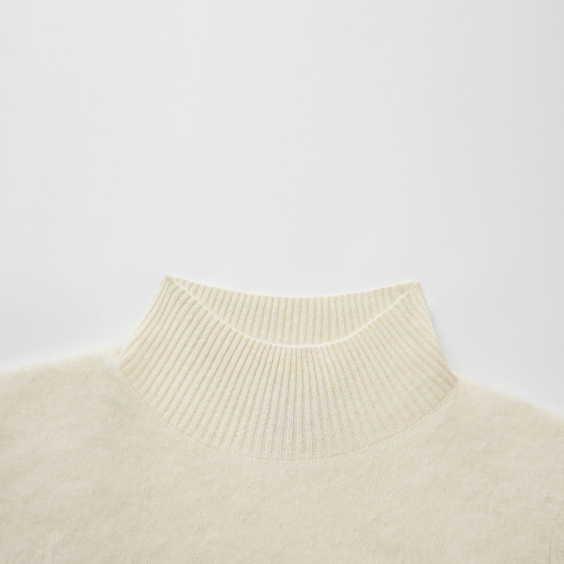 “Winter Diary” 100%Cashmere極細絨柔梳纖工藝立領五分袖上衣—Sunlit Fleece日光絨絮