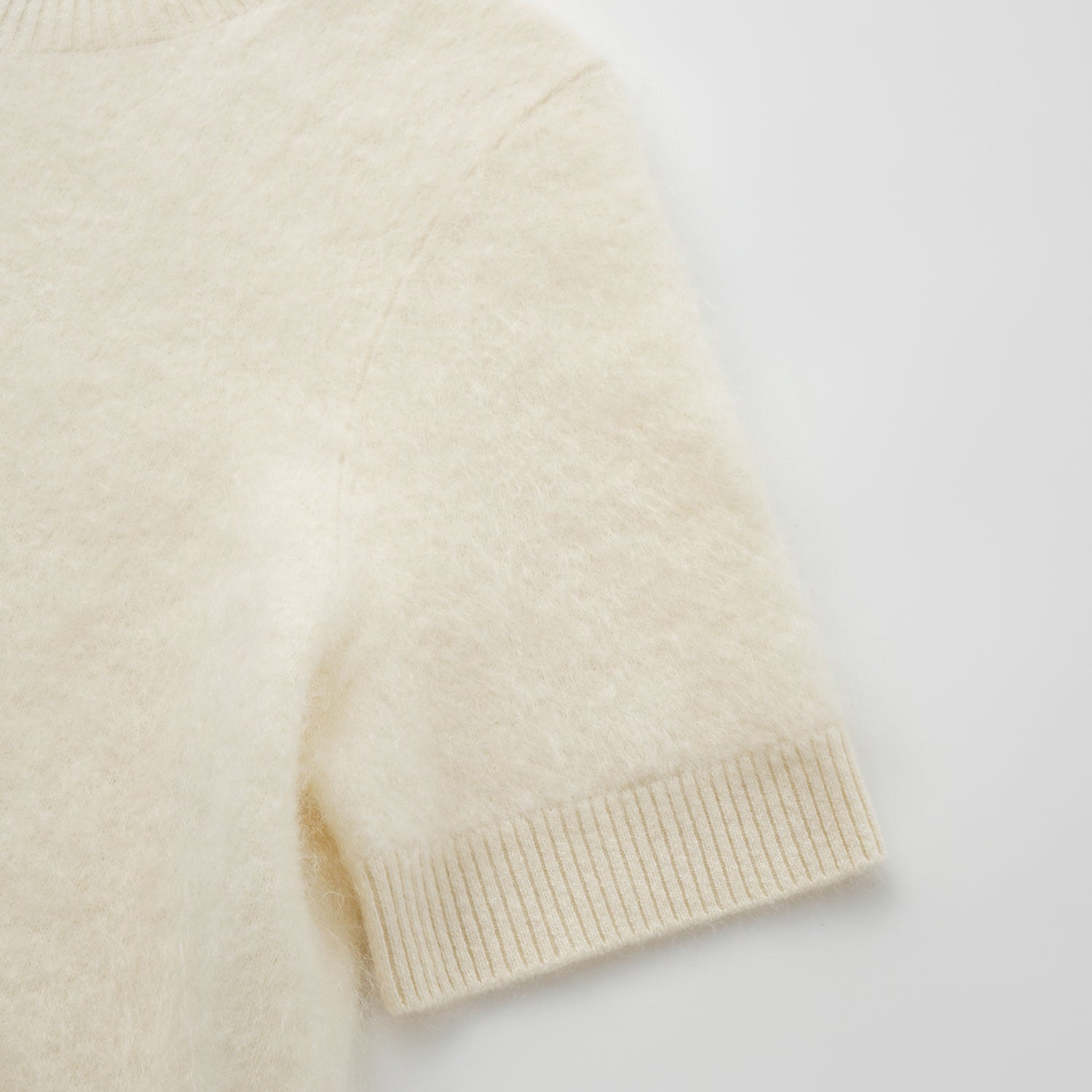 “Winter Diary” 100%Cashmere極細絨柔梳纖工藝立領五分袖上衣—Sunlit Fleece日光絨絮