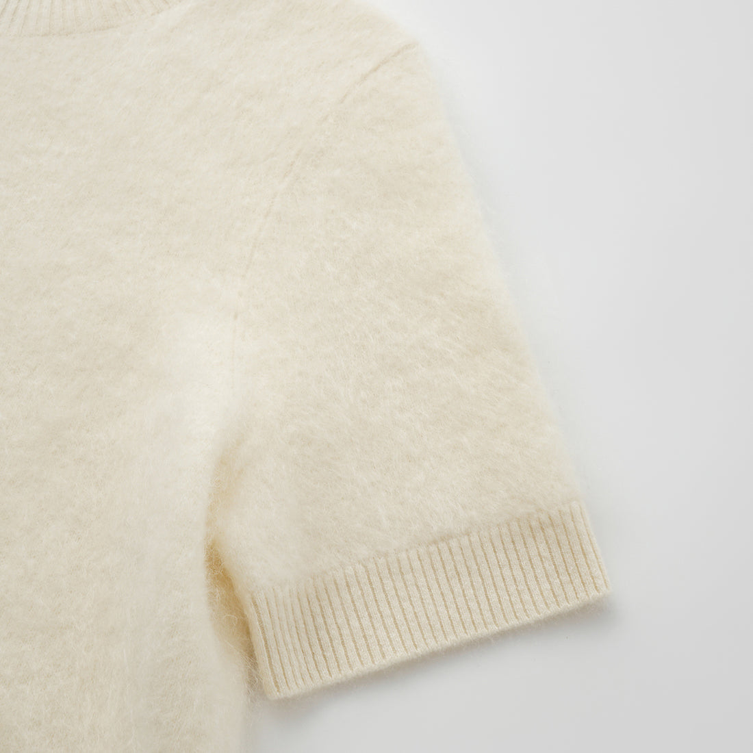 “Winter Diary” 100%Cashmere極細絨柔梳纖工藝立領五分袖上衣—Sunlit Fleece日光絨絮