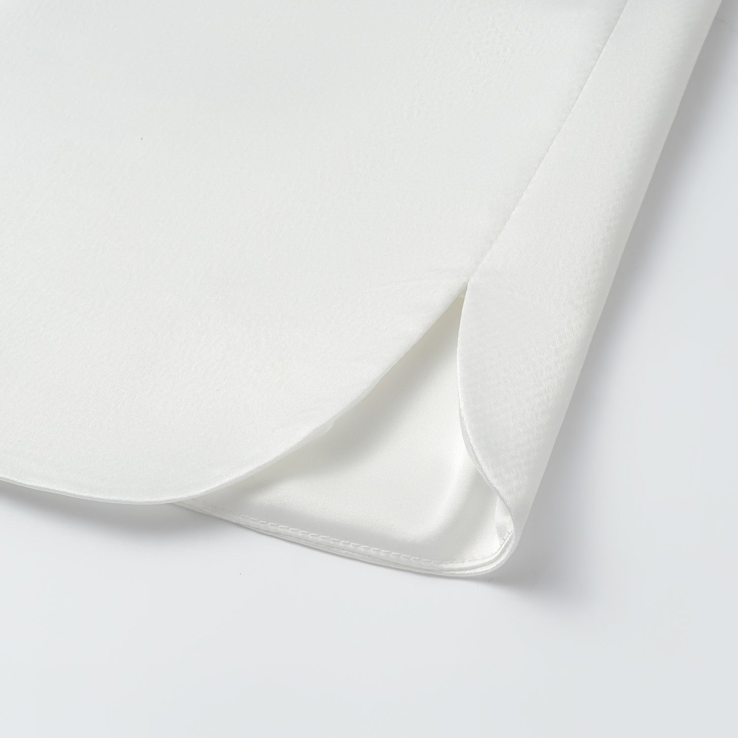 “春意” 晶鱗肌理醋酸輕中式襯衫—净白