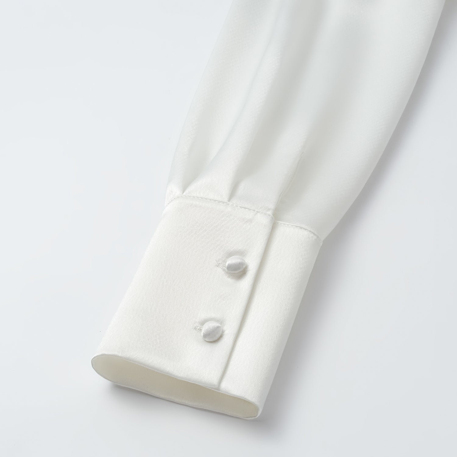 “春意” 晶鱗肌理醋酸輕中式襯衫—净白