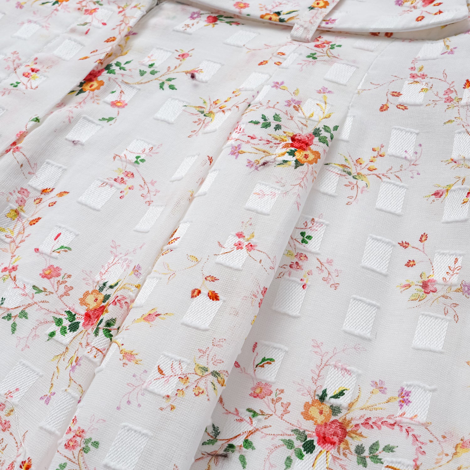 “慵懶俏麗”特殊工藝印花短褲