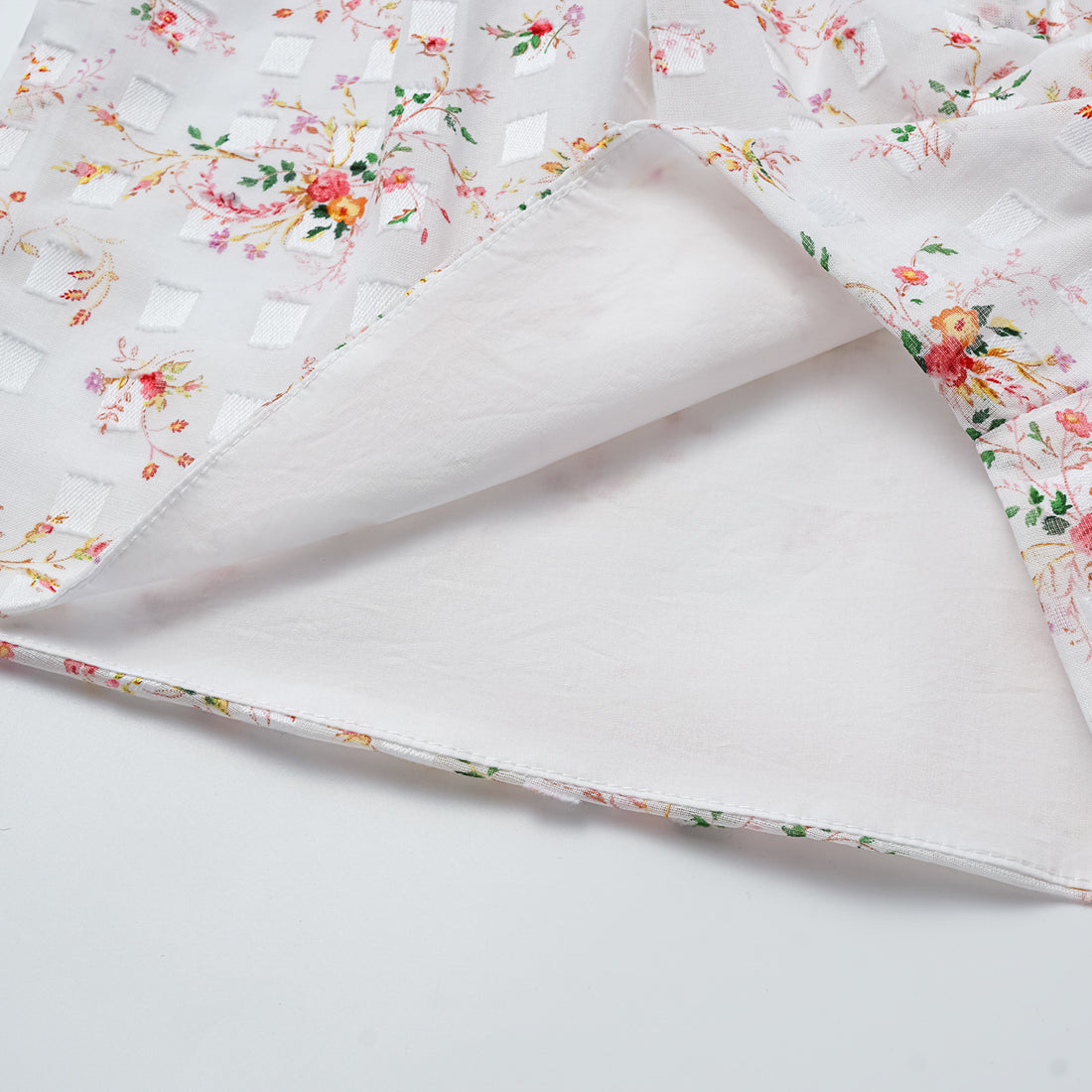 “慵懶俏麗”特殊工藝印花短褲