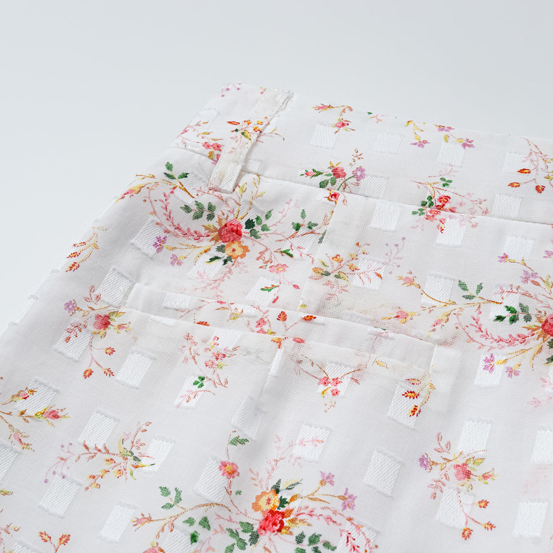 “慵懶俏麗”特殊工藝印花短褲