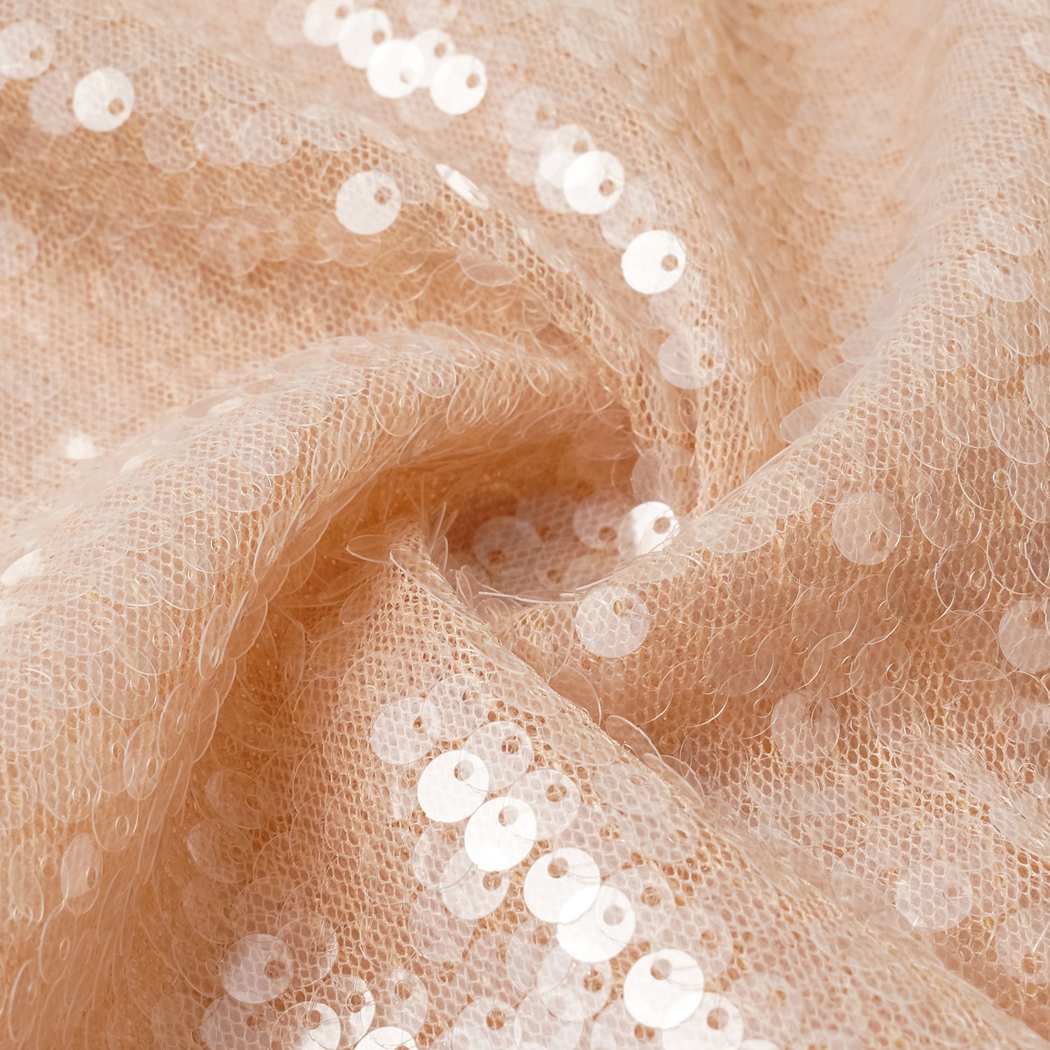 “Daytime Party.” 粼波光藝立體剪裁輕國風罩衫