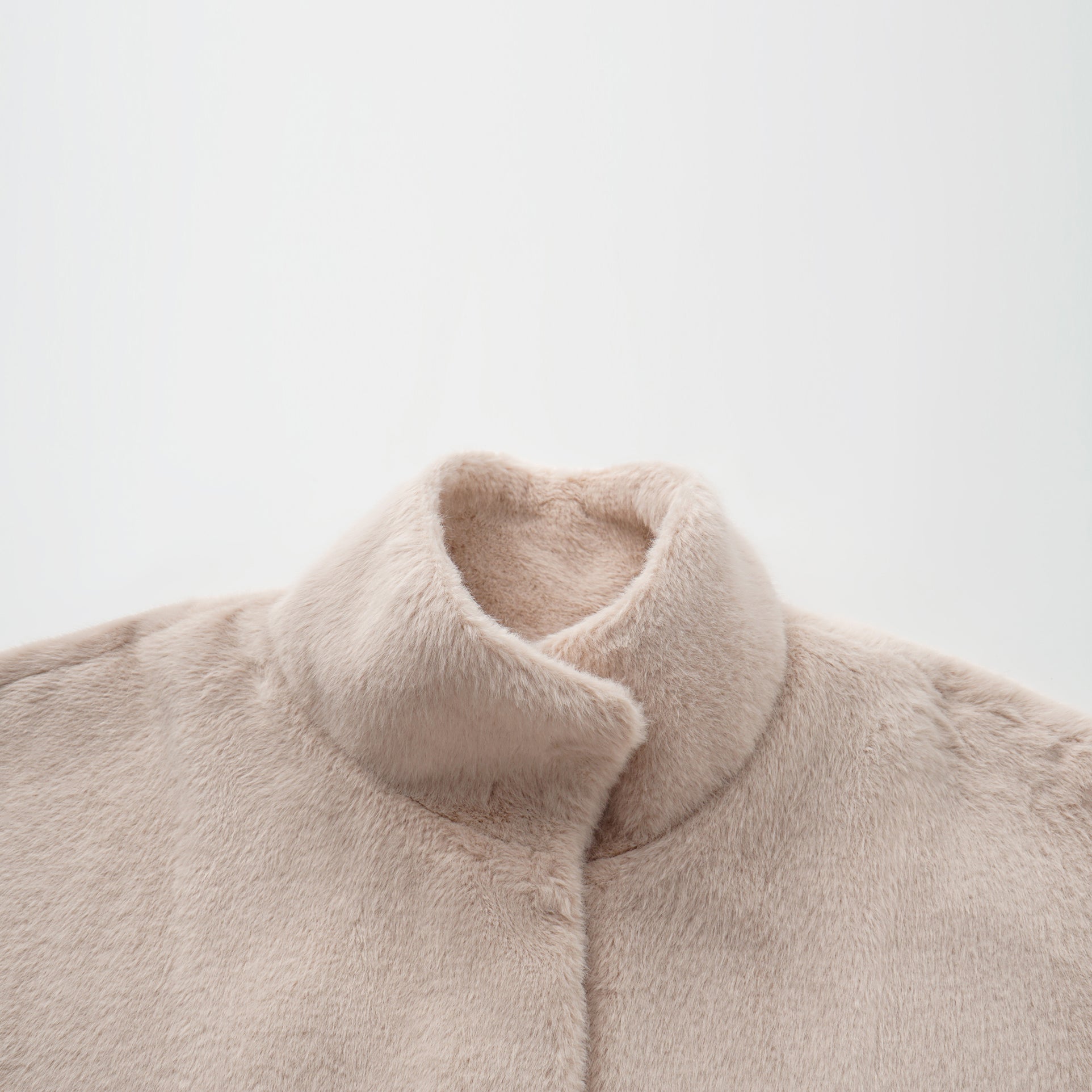 “Imperial Gala” 柔奢霧絨環保皮草國風馬甲外套—Rosy Charm緞杏凝福