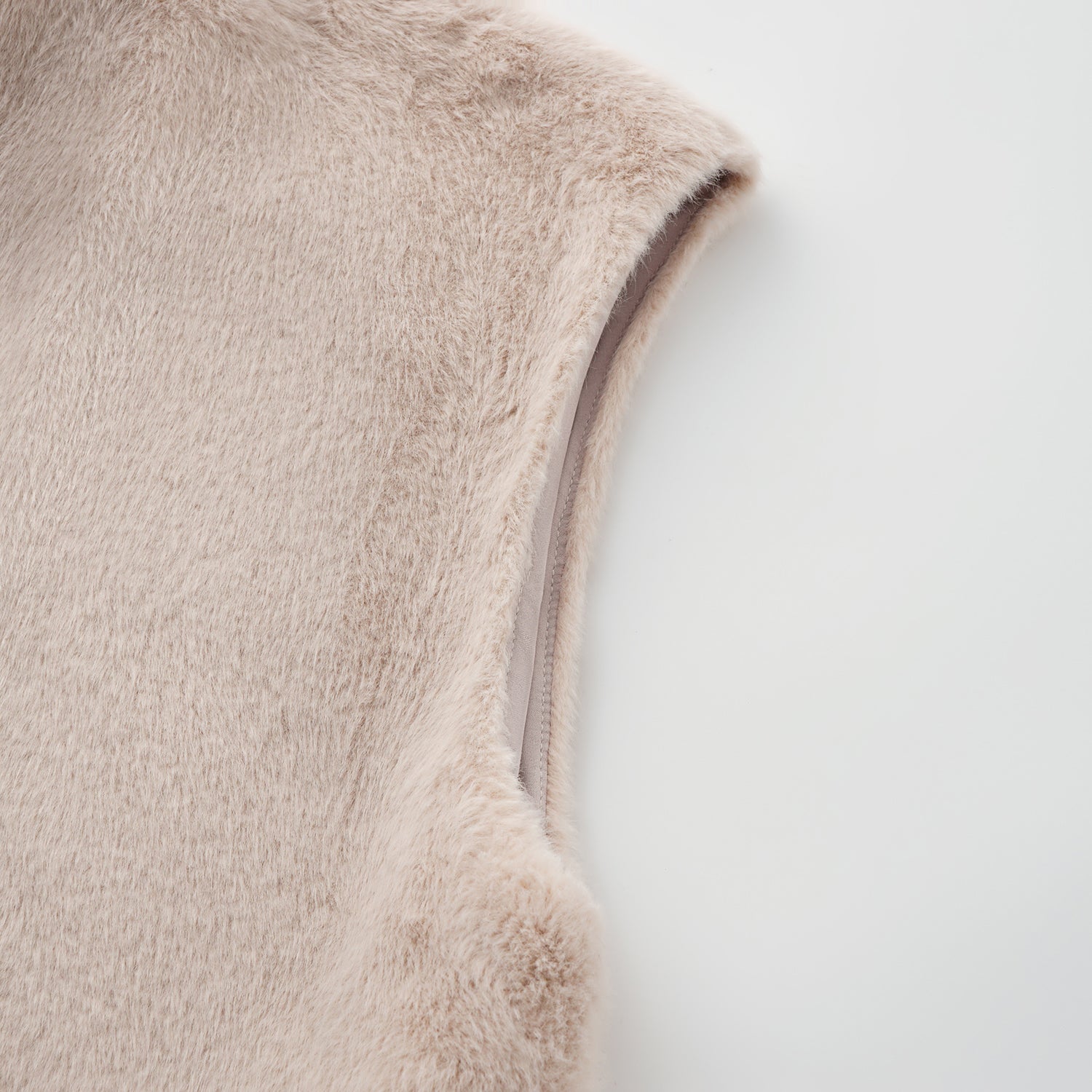 “Imperial Gala” 柔奢霧絨環保皮草國風馬甲外套—Rosy Charm緞杏凝福