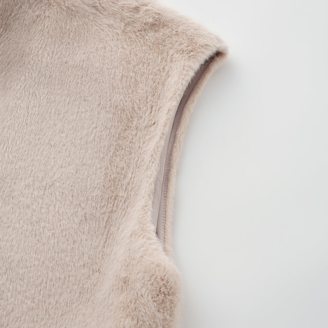 “Imperial Gala” 柔奢霧絨環保皮草國風馬甲外套—Rosy Charm緞杏凝福