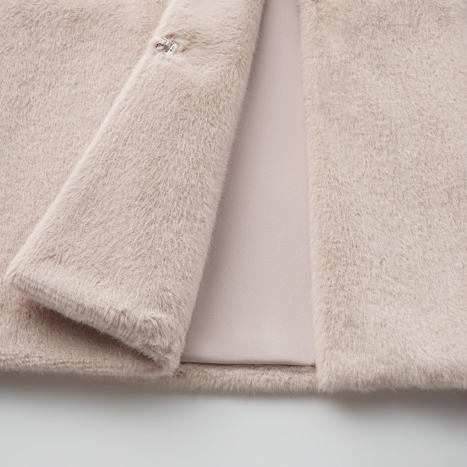 “Imperial Gala” 柔奢霧絨環保皮草國風馬甲外套—Rosy Charm緞杏凝福