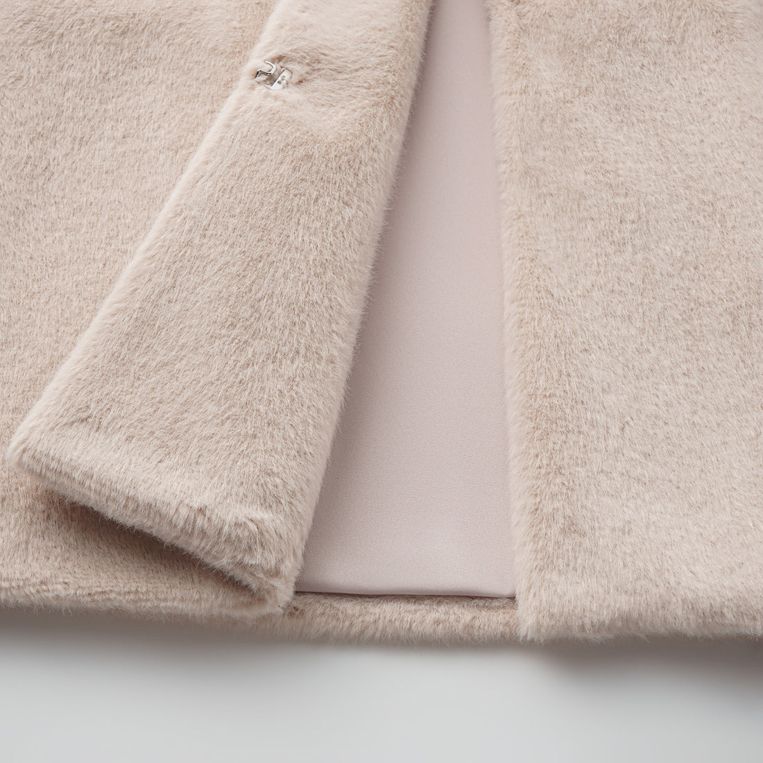 “Imperial Gala” 柔奢霧絨環保皮草國風馬甲外套—Rosy Charm緞杏凝福