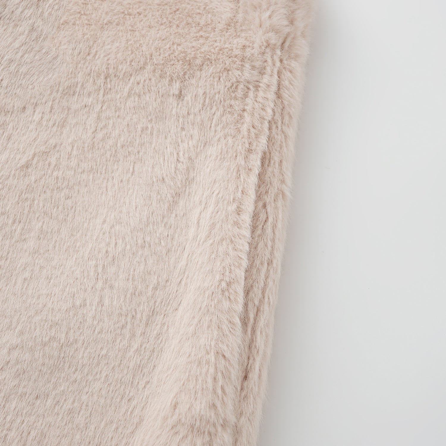 “Imperial Gala” 柔奢霧絨環保皮草國風馬甲外套—Rosy Charm緞杏凝福