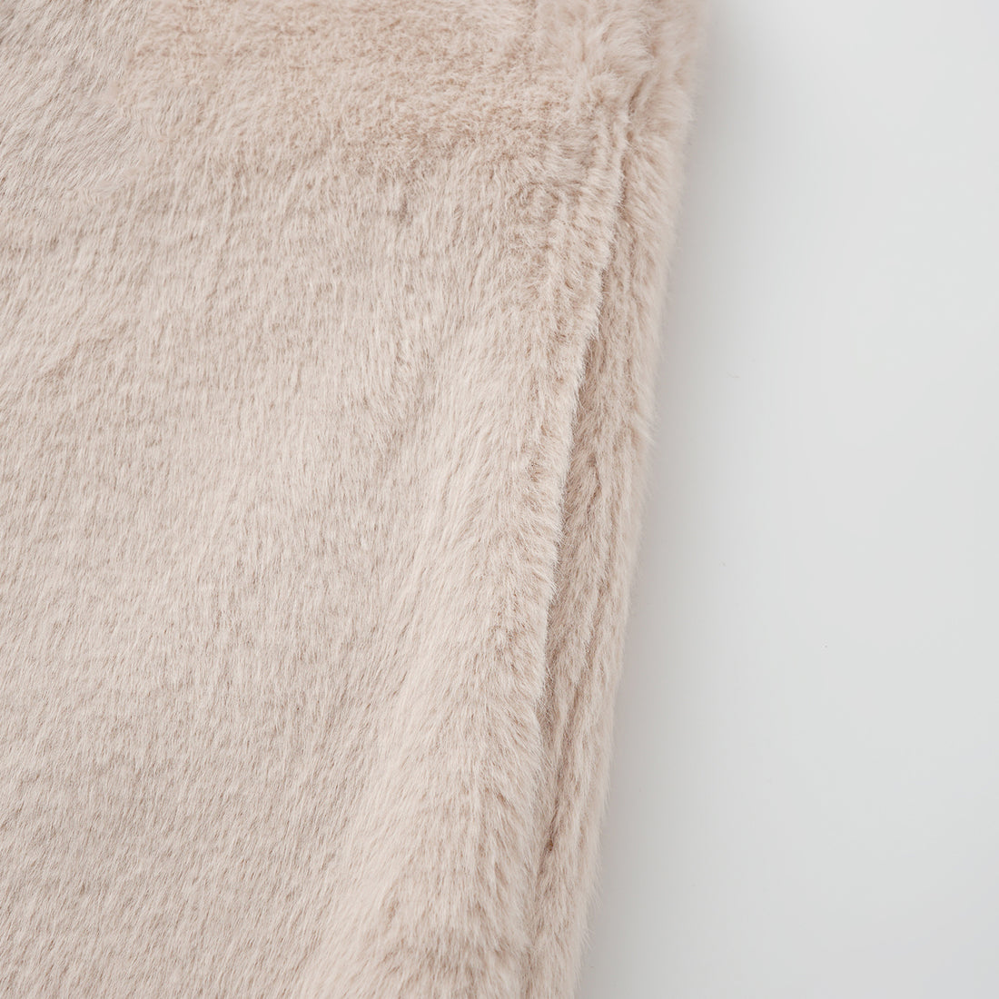 “Imperial Gala” 柔奢霧絨環保皮草國風馬甲外套—Rosy Charm緞杏凝福