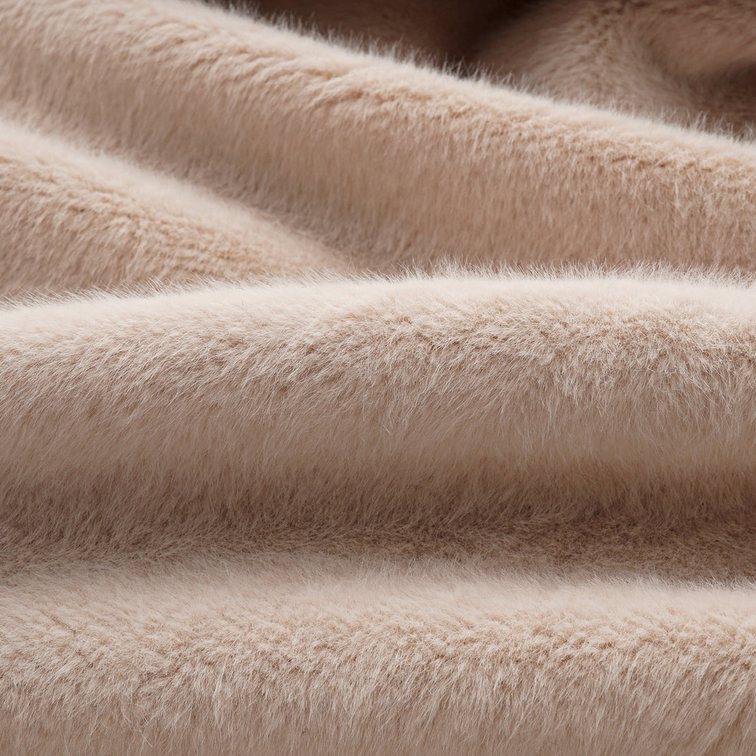 “Imperial Gala” 柔奢霧絨環保皮草國風馬甲外套—Rosy Charm緞杏凝福