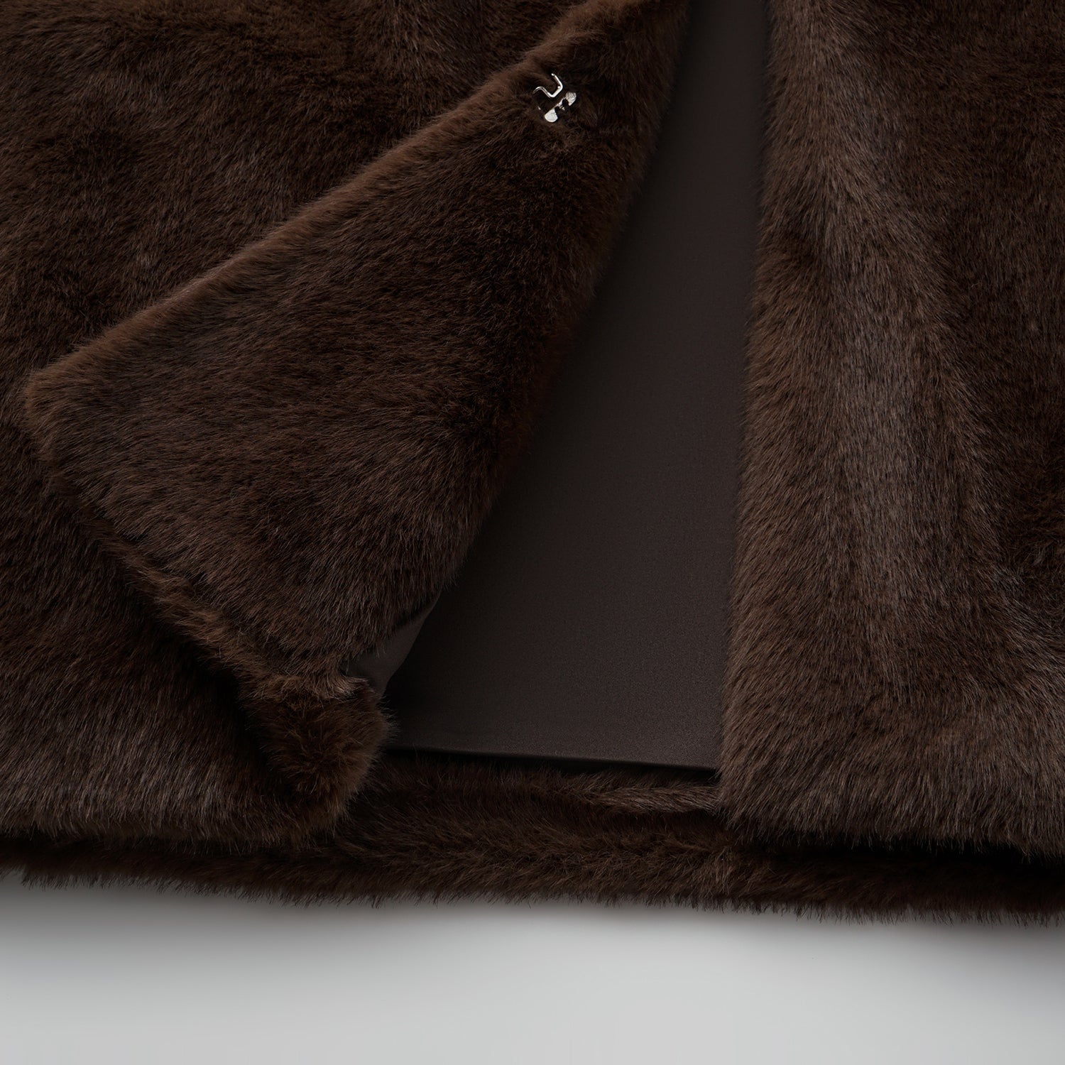 “Imperial Gala” 柔奢霧絨環保皮草國風馬甲外套—Velvet Mink錦貂流華