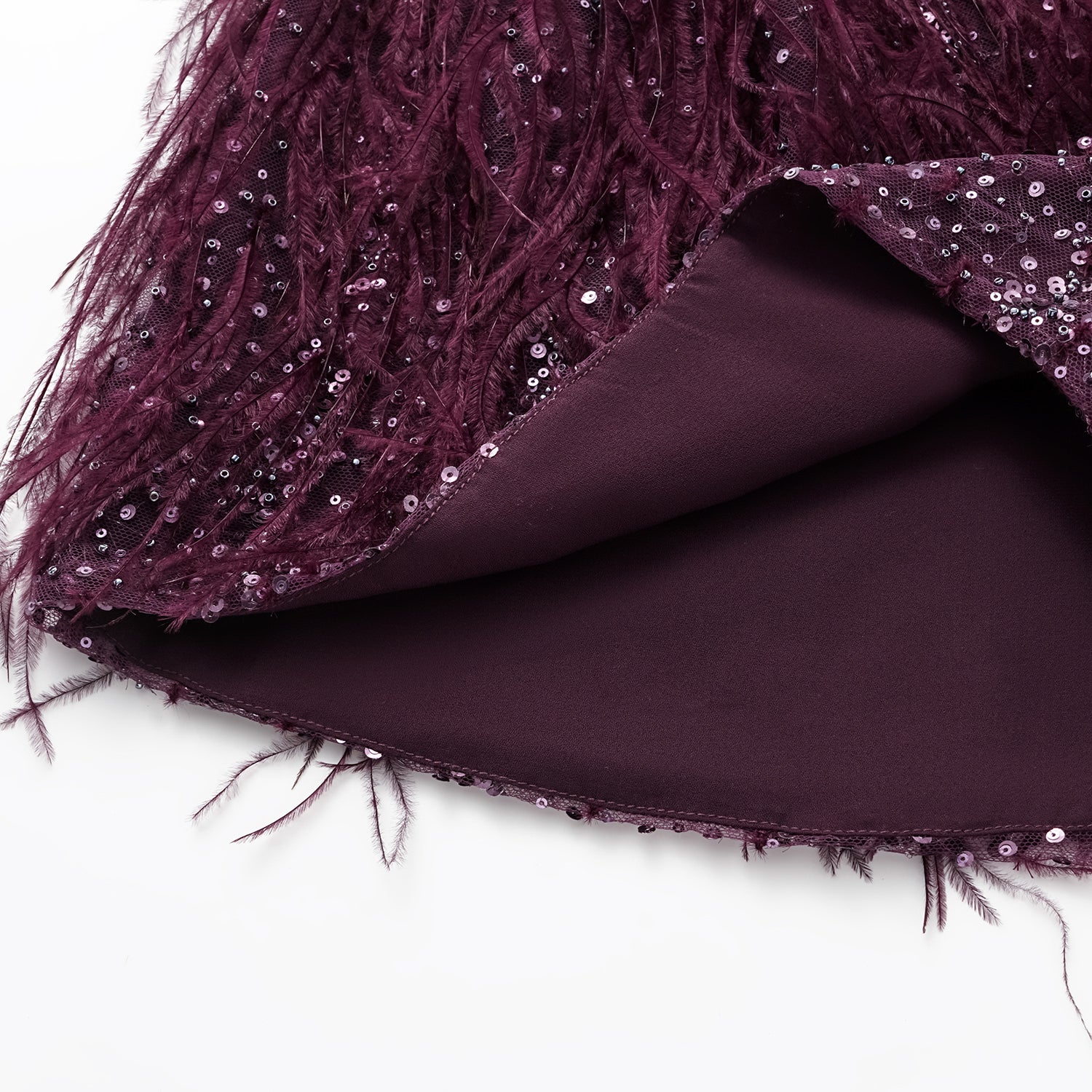 “Welcome to my party.” 珠繡羽毛工藝短褲—Wine.