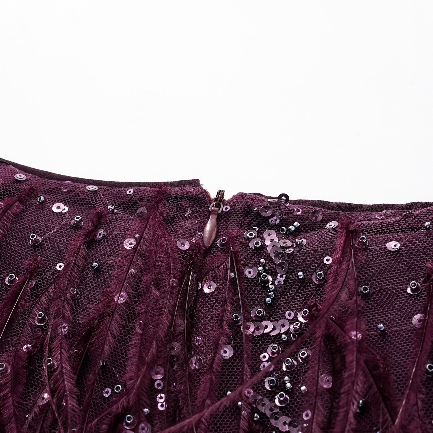 “Welcome to my party.” 珠繡羽毛工藝短褲—Wine.