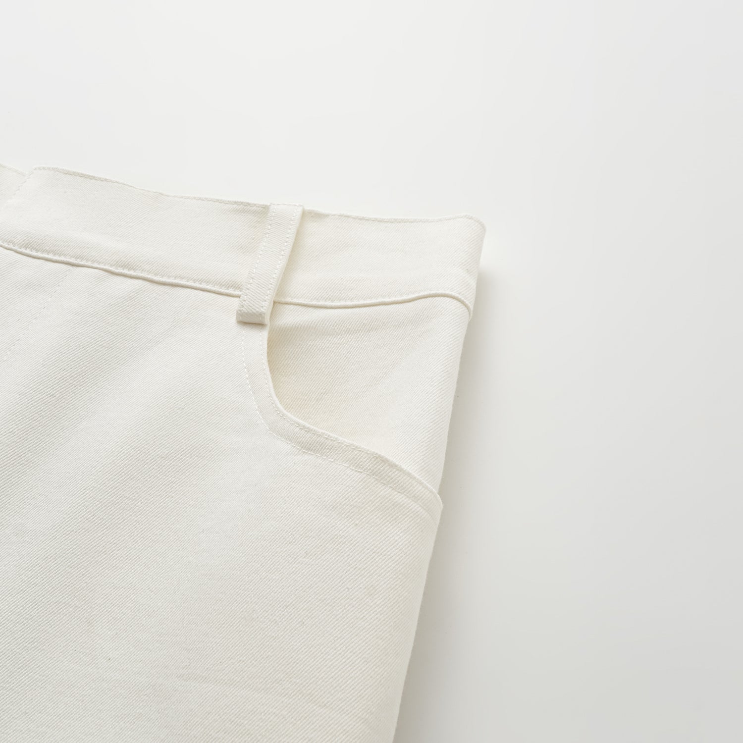 “Easy-go Chic” Premium 頂級高彈力棉牛仔九分褲—白