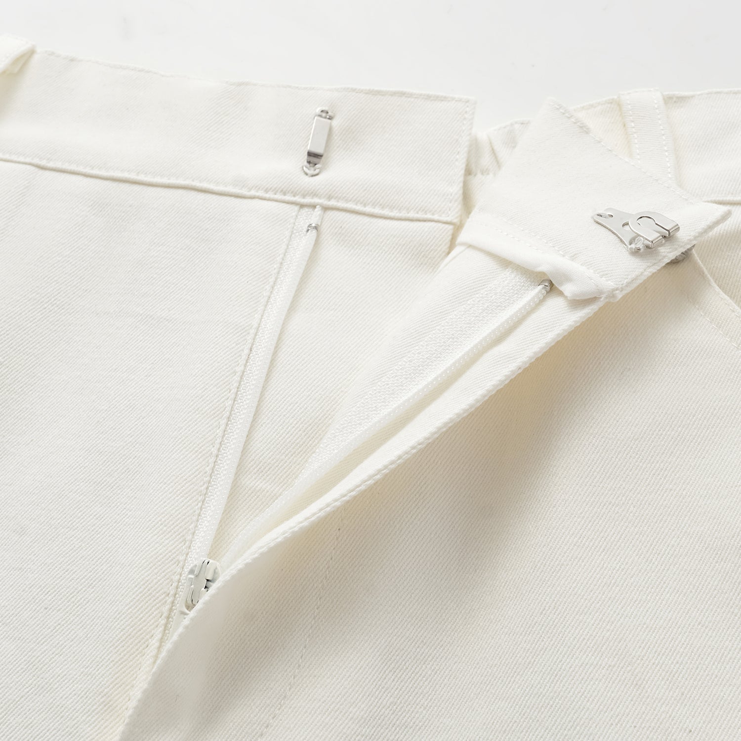 “Easy-go Chic” Premium 頂級高彈力棉牛仔九分褲—白