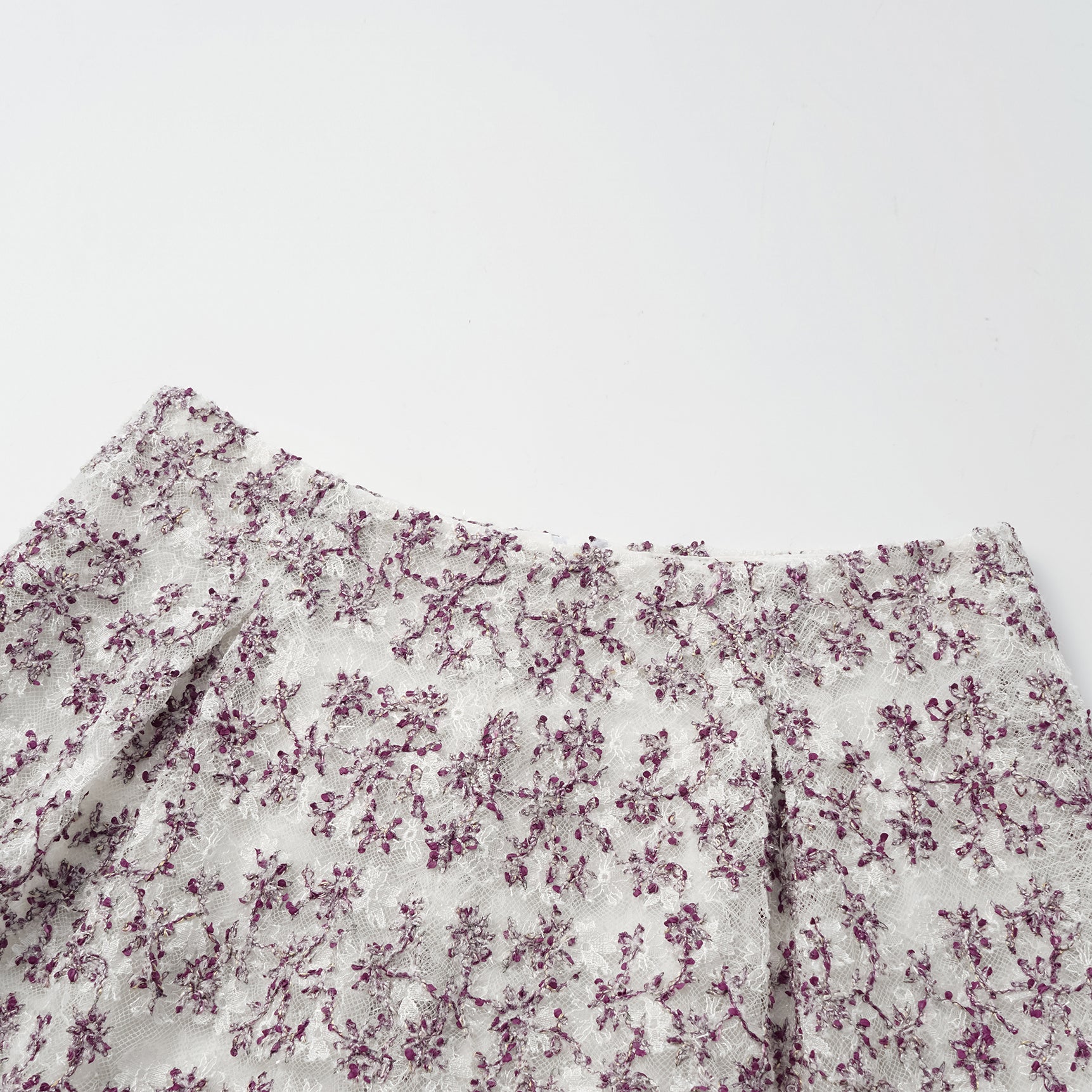 "Quiet Mastery." 法國頂級手工坊特殊工藝蕾絲短褲