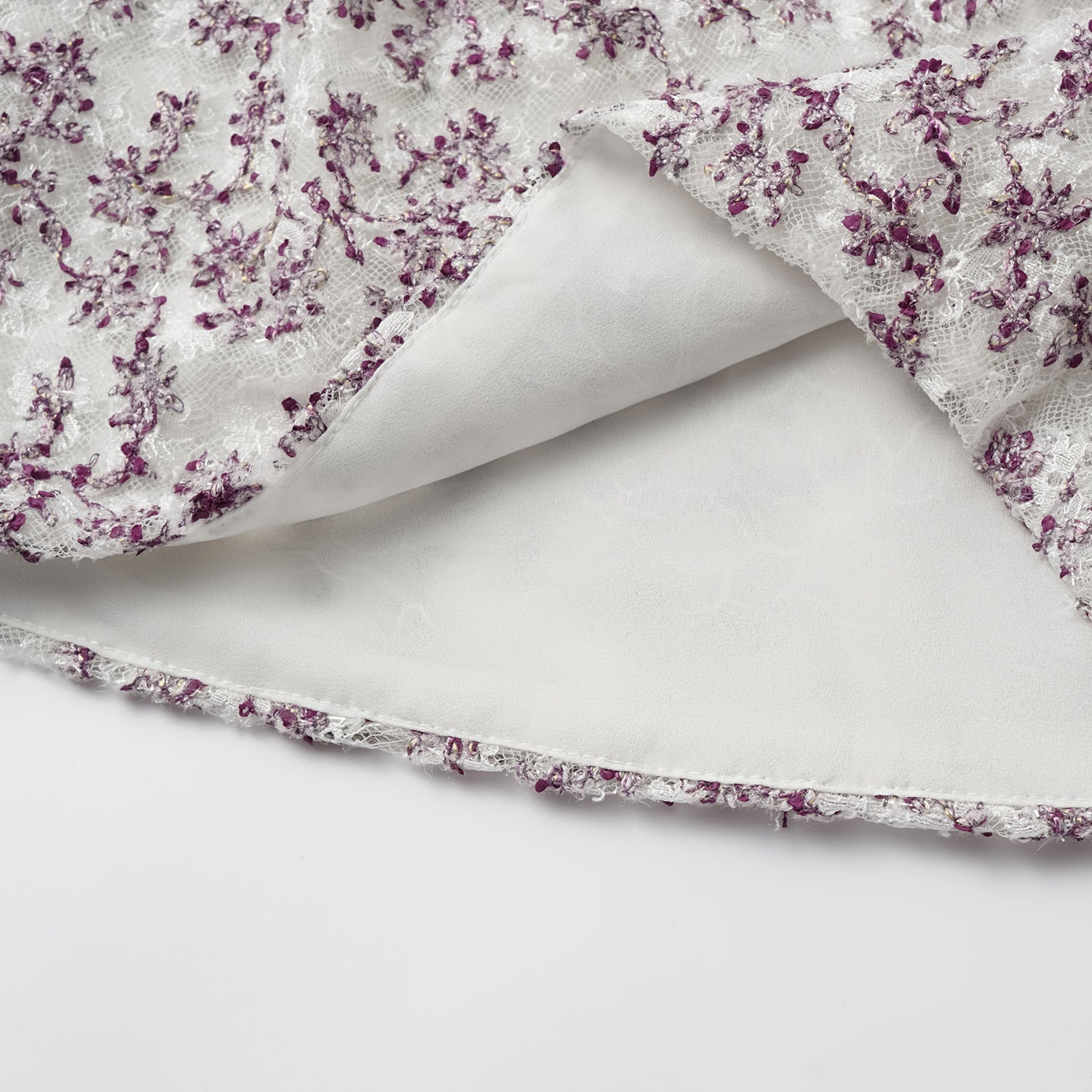 "Quiet Mastery." 法國頂級手工坊特殊工藝蕾絲短褲