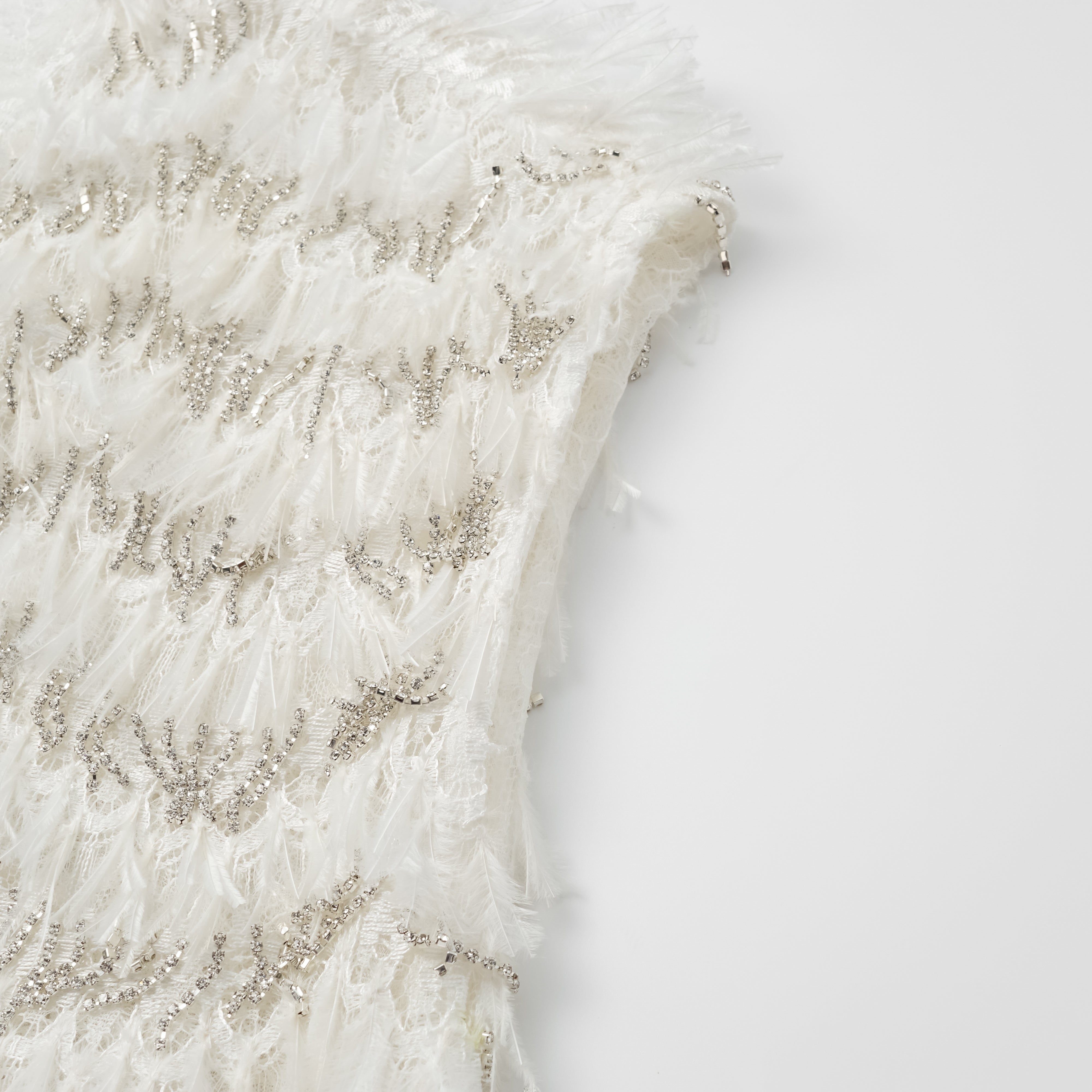 “Quiet Mastery.” 法國高級訂製等級奢華手工羽鑽流蘇蕾絲背心— Mangata月光之路