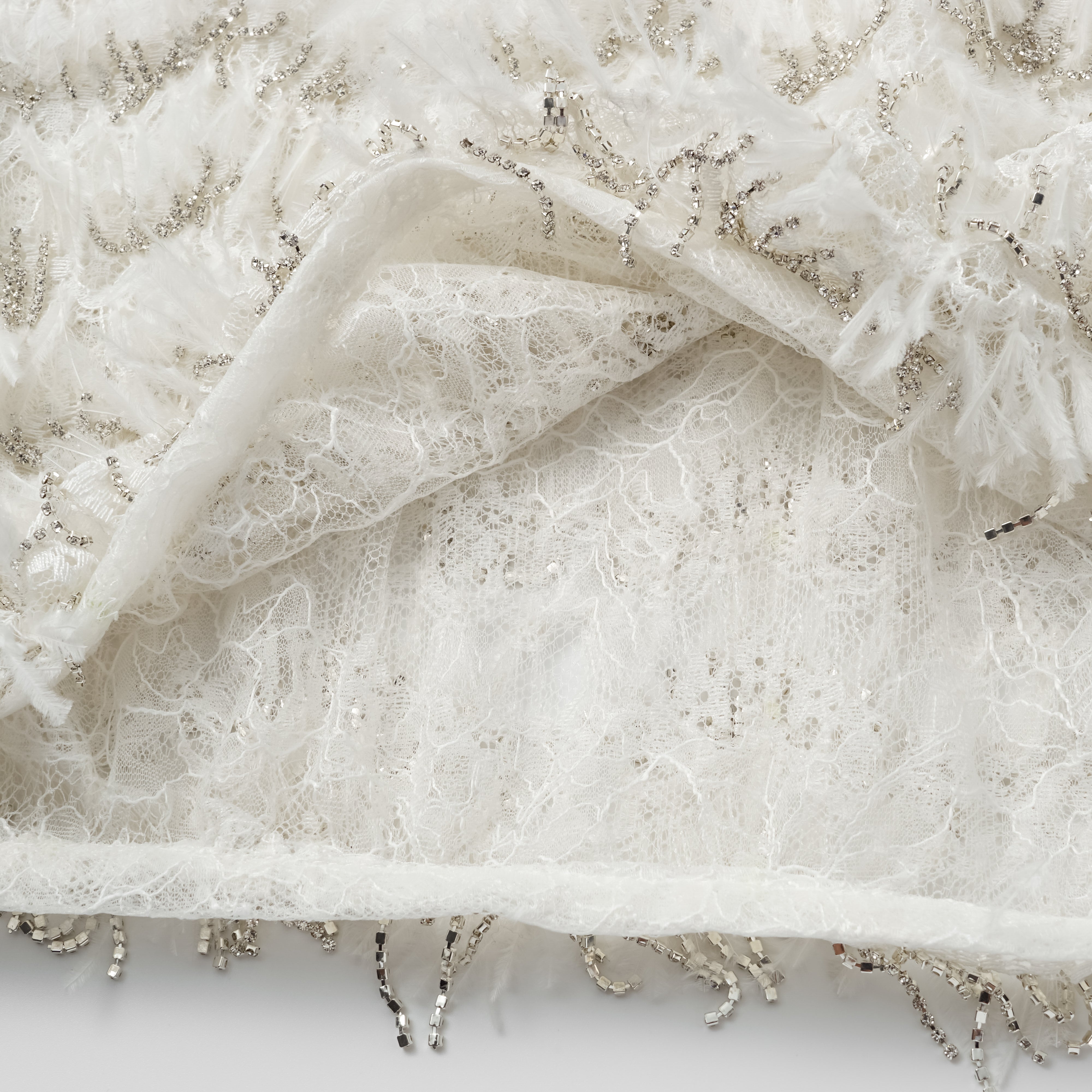 “Quiet Mastery.” 法國高級訂製等級奢華手工羽鑽流蘇蕾絲背心— Mangata月光之路