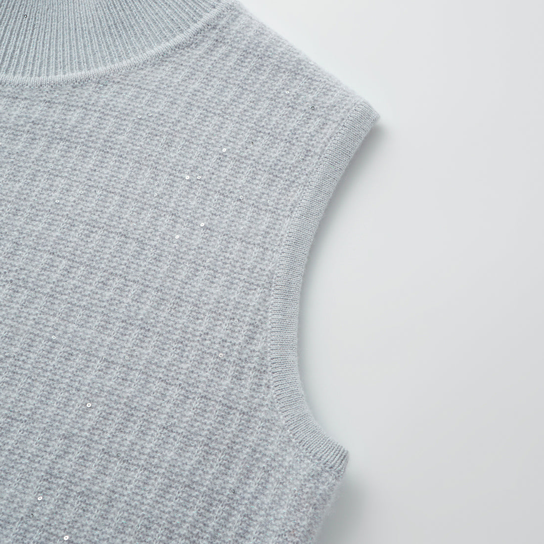 “Autumn Diary” 100% Cashmere極細絨柔星點高領針織背心—Nebula Veil霧影星河