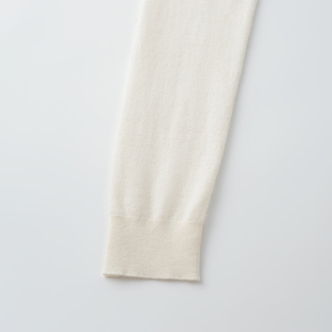 “Winter Diary”Cashmere極簡純色立領針織衫—Pure Snowdream雪色之夢