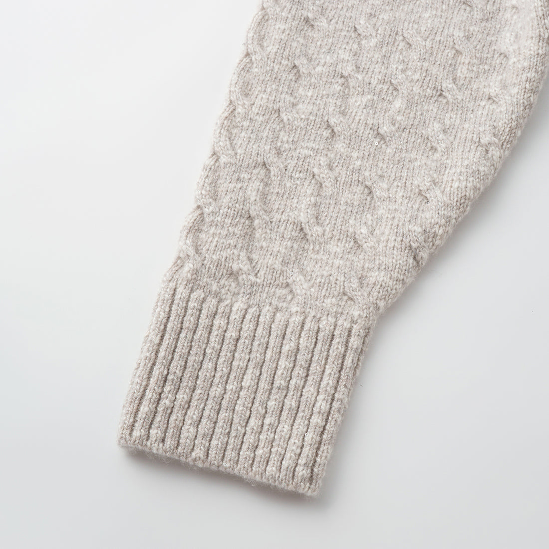 “Winter Diary” 100% Cashmere極細絨柔幾何浮織星點針織上衣—Fog Beige 霧幕杏灰