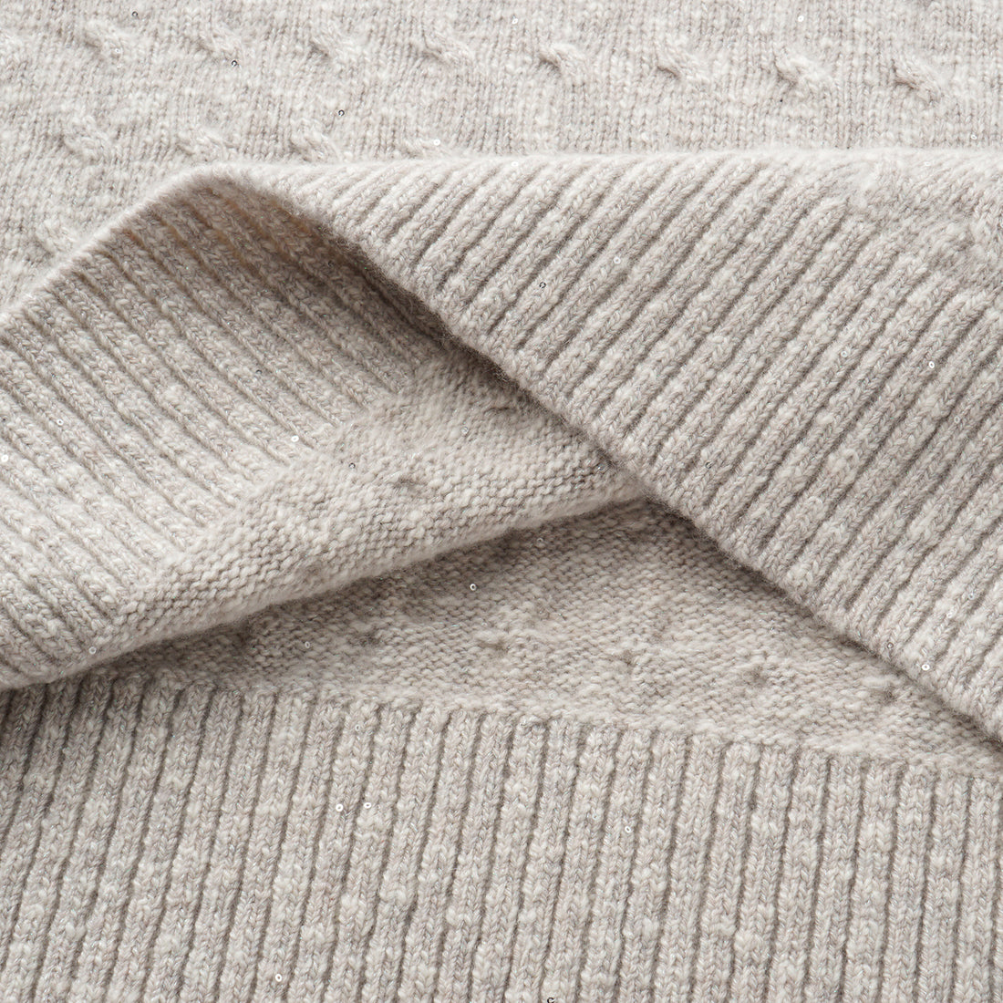 “Winter Diary” 100% Cashmere極細絨柔幾何浮織星點針織上衣—Fog Beige 霧幕杏灰