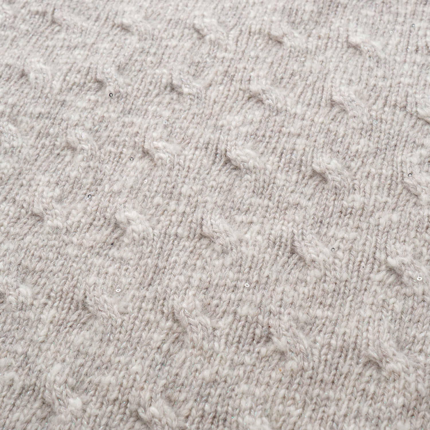 “Winter Diary” 100% Cashmere極細絨柔幾何浮織星點針織上衣—Fog Beige 霧幕杏灰