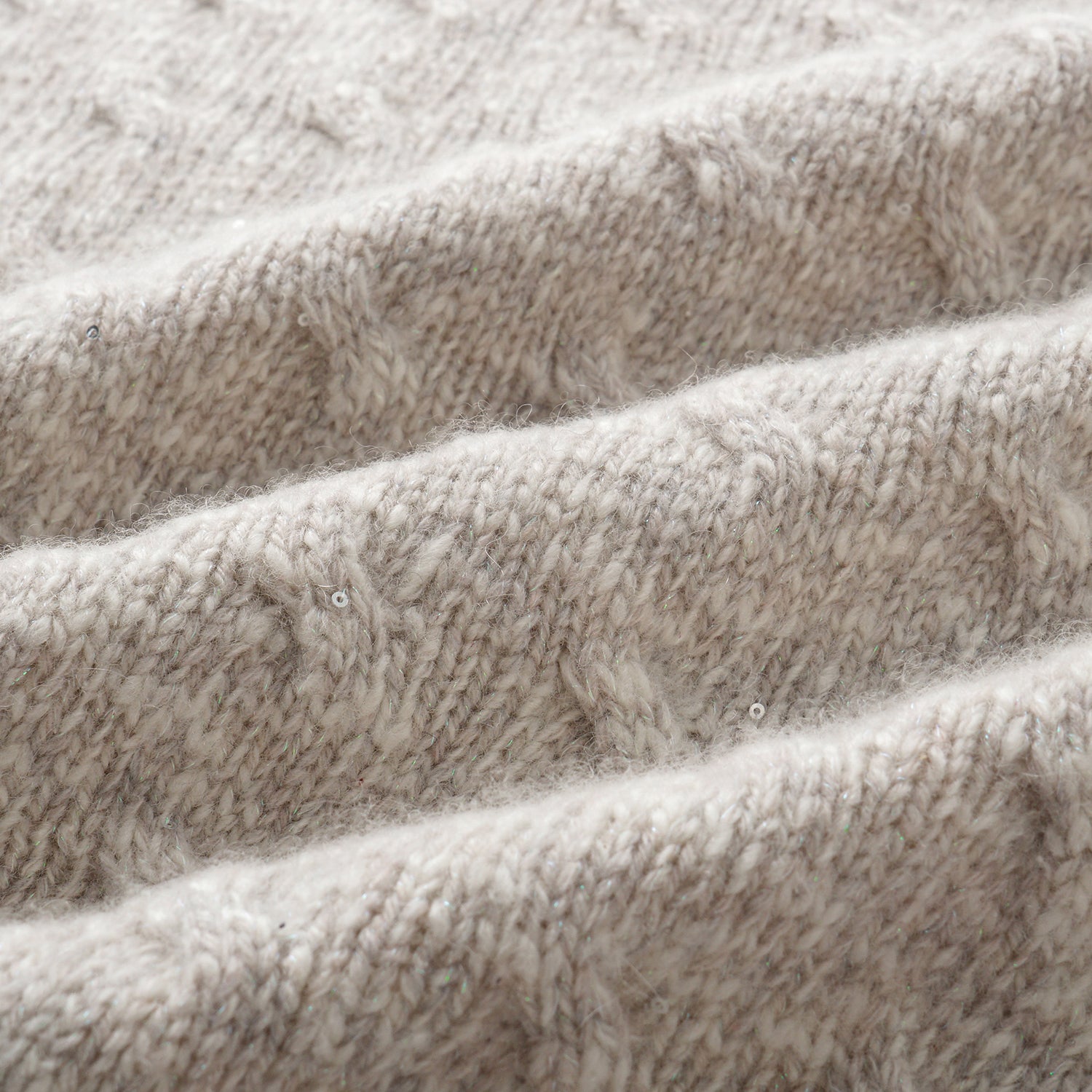 “Winter Diary” 100% Cashmere極細絨柔幾何浮織星點針織上衣—Fog Beige 霧幕杏灰