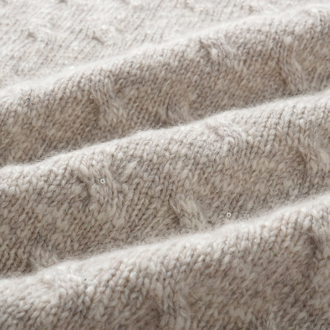 “Winter Diary” 100% Cashmere極細絨柔幾何浮織星點針織上衣—Fog Beige 霧幕杏灰