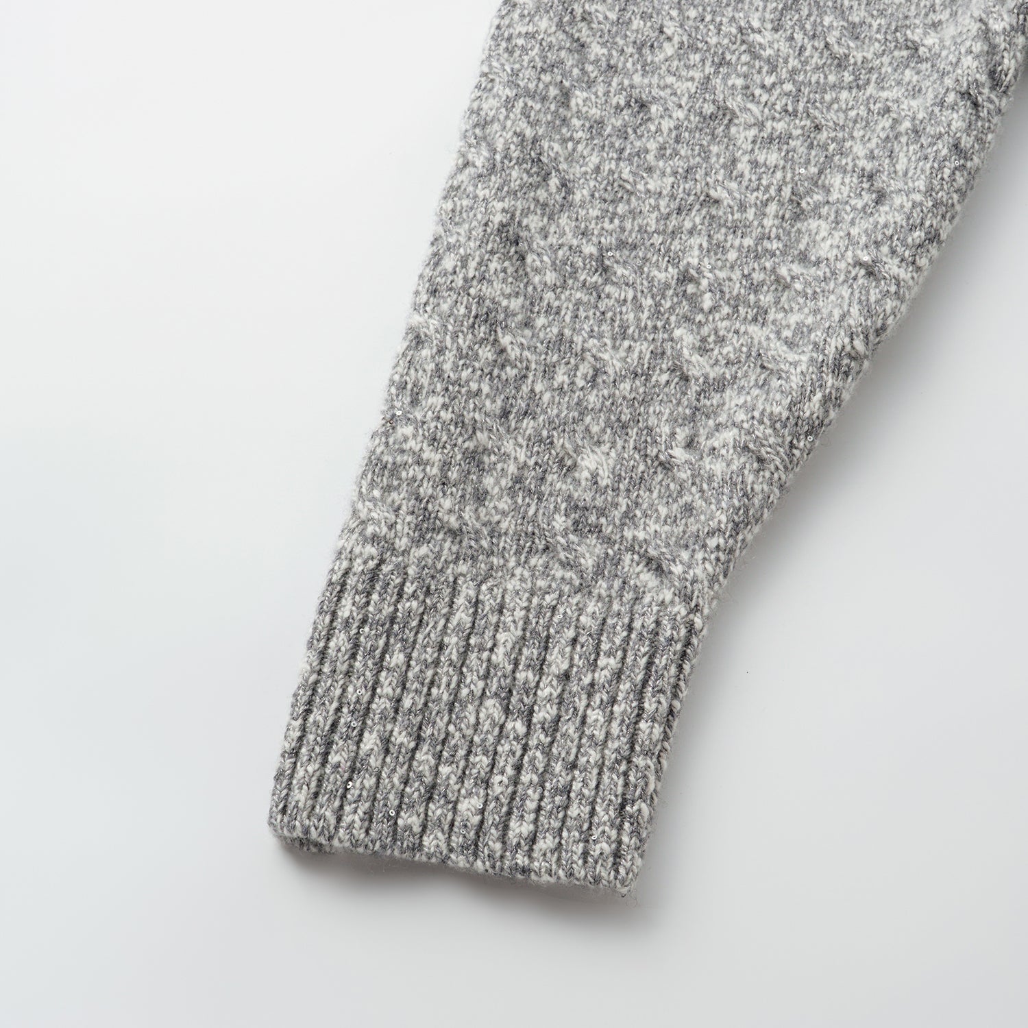 “Winter Diary” 100% Cashmere極細絨柔幾何浮織星點針織上衣—Ash Cloud 灰霧雲嶺