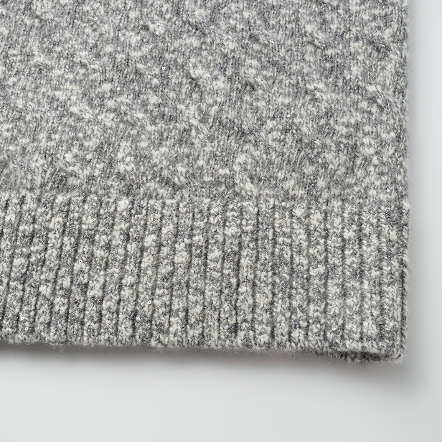 “Winter Diary” 100% Cashmere極細絨柔幾何浮織星點針織上衣—Ash Cloud 灰霧雲嶺