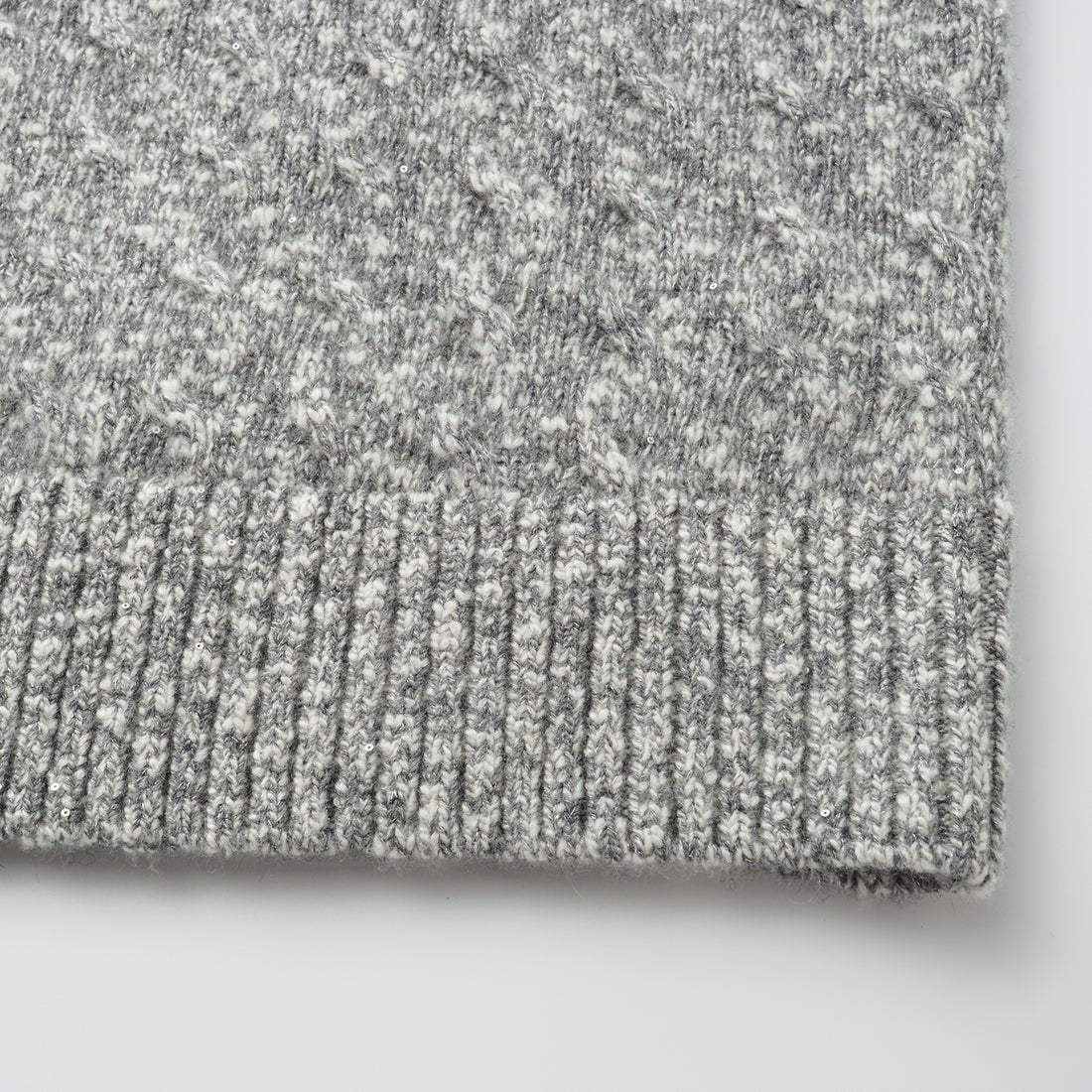 “Winter Diary” 100% Cashmere極細絨柔幾何浮織星點針織上衣—Ash Cloud 灰霧雲嶺