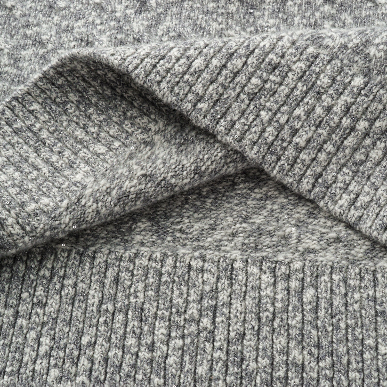 “Winter Diary” 100% Cashmere極細絨柔幾何浮織星點針織上衣—Ash Cloud 灰霧雲嶺