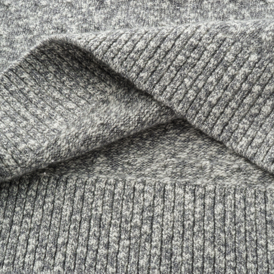 “Winter Diary” 100% Cashmere極細絨柔幾何浮織星點針織上衣—Ash Cloud 灰霧雲嶺