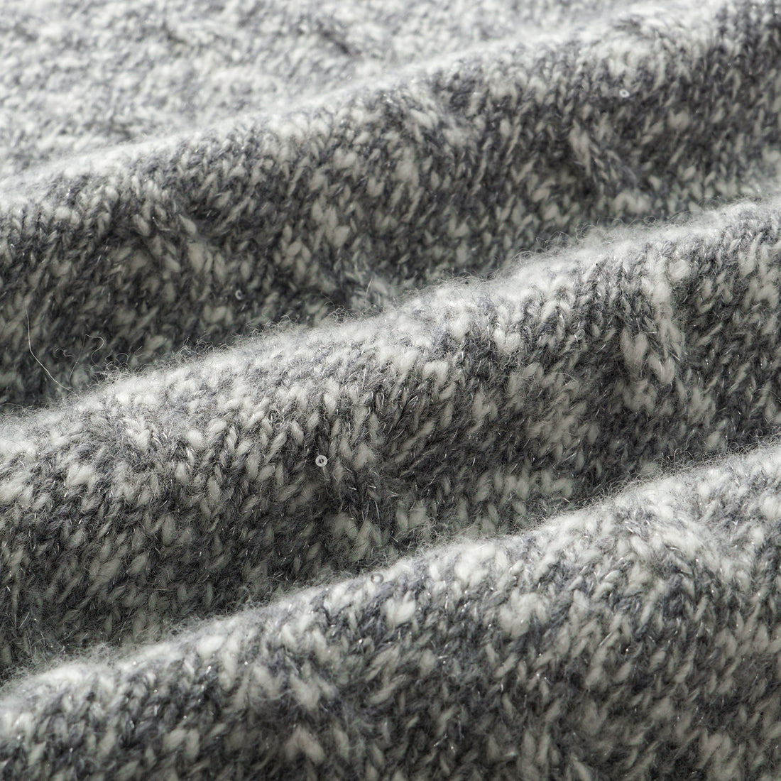 “Winter Diary” 100% Cashmere極細絨柔幾何浮織星點針織上衣—Ash Cloud 灰霧雲嶺