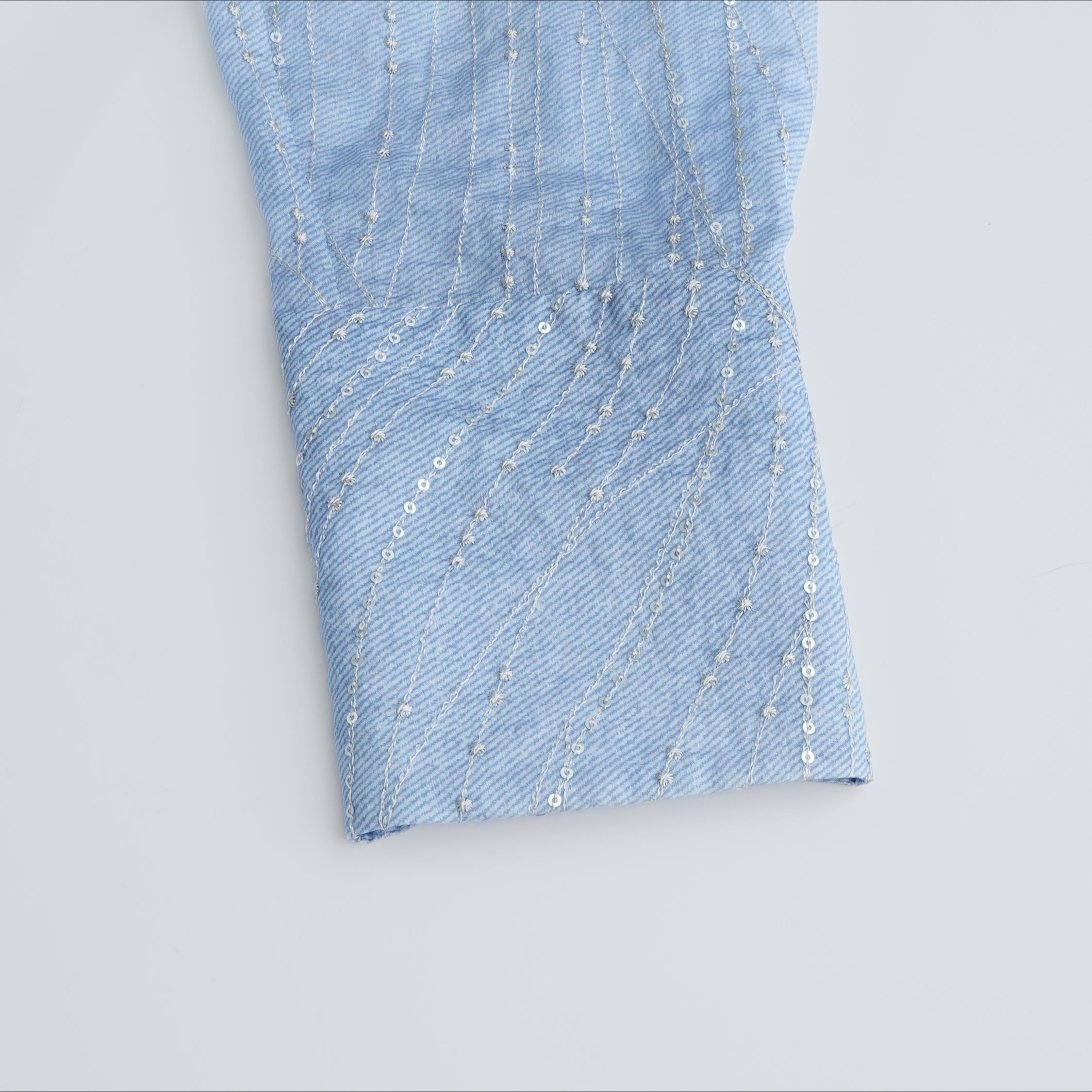 “Chelsea Citywalk”義大利漸層線繡工藝oversized襯衫—Denim Haze 丹寧晨霧