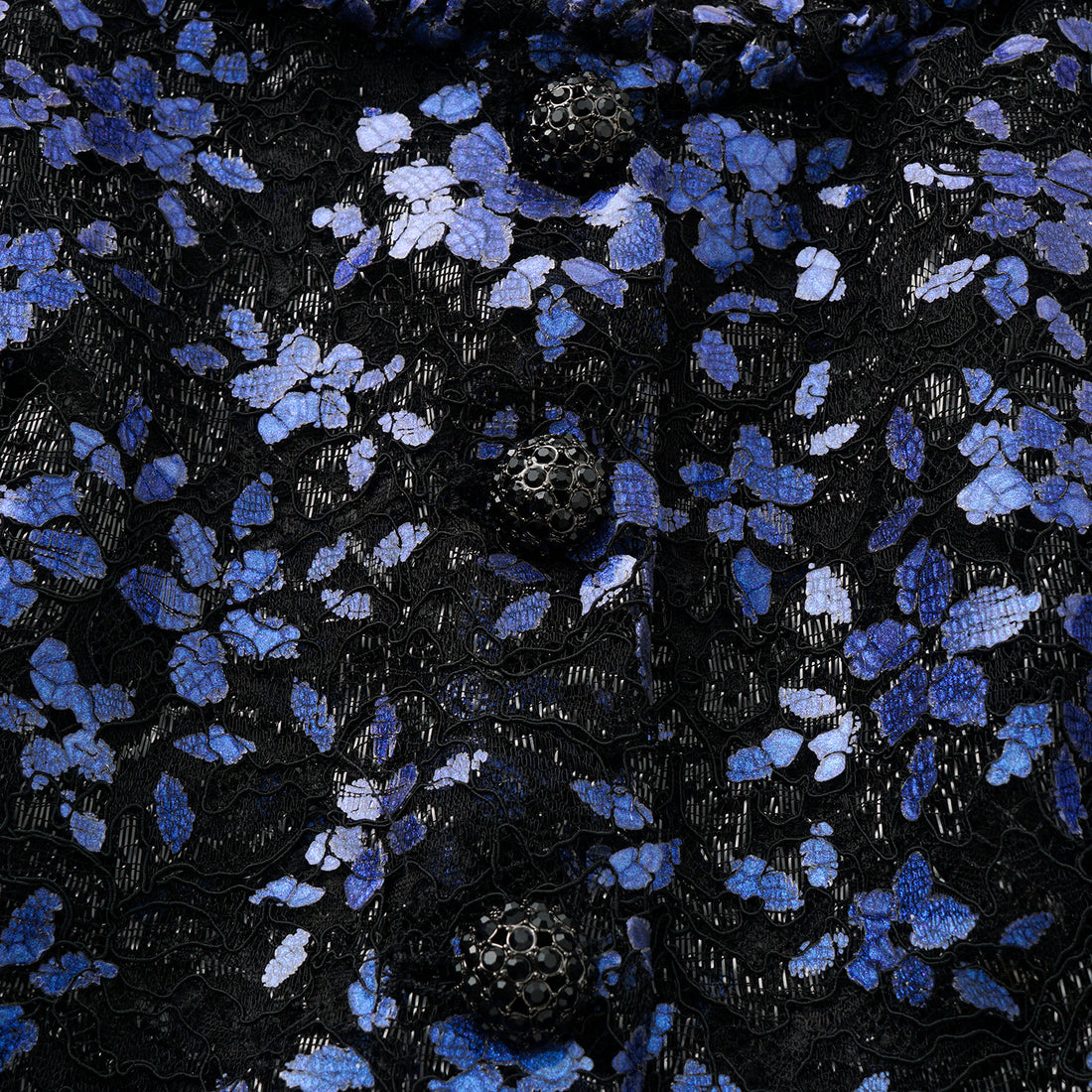 “Quiet Mastery.”法國頂級虹彩鍍光浮雕織花蕾絲馬甲背心—Blooming Allure紫夜花詠