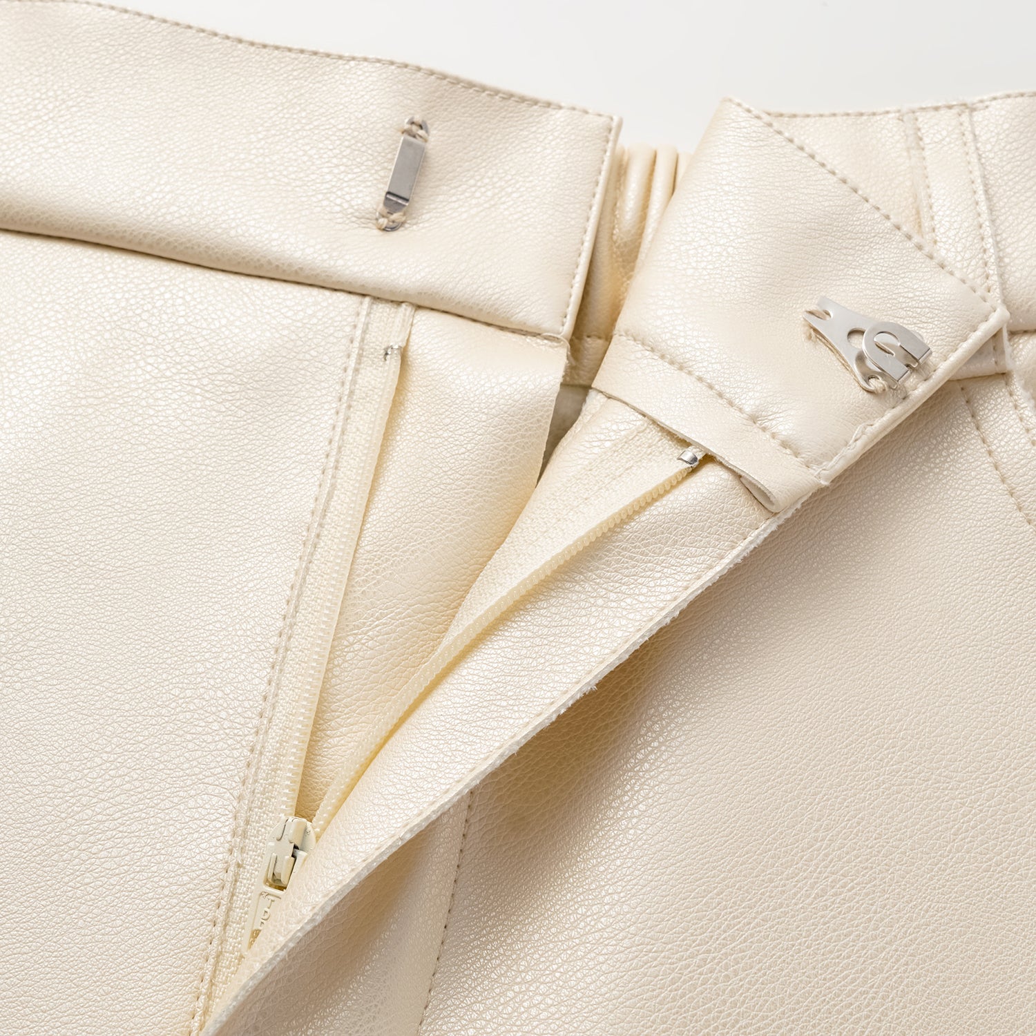 "Easy-go Chic" Vegan Leather Cropped Pants - Pearlescent White 