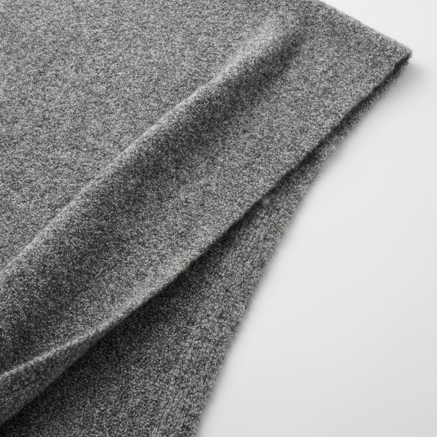 “Autumn Diary” Cashmere雲絨針織流蘇披肩—Mist Nocturne霧城小夜