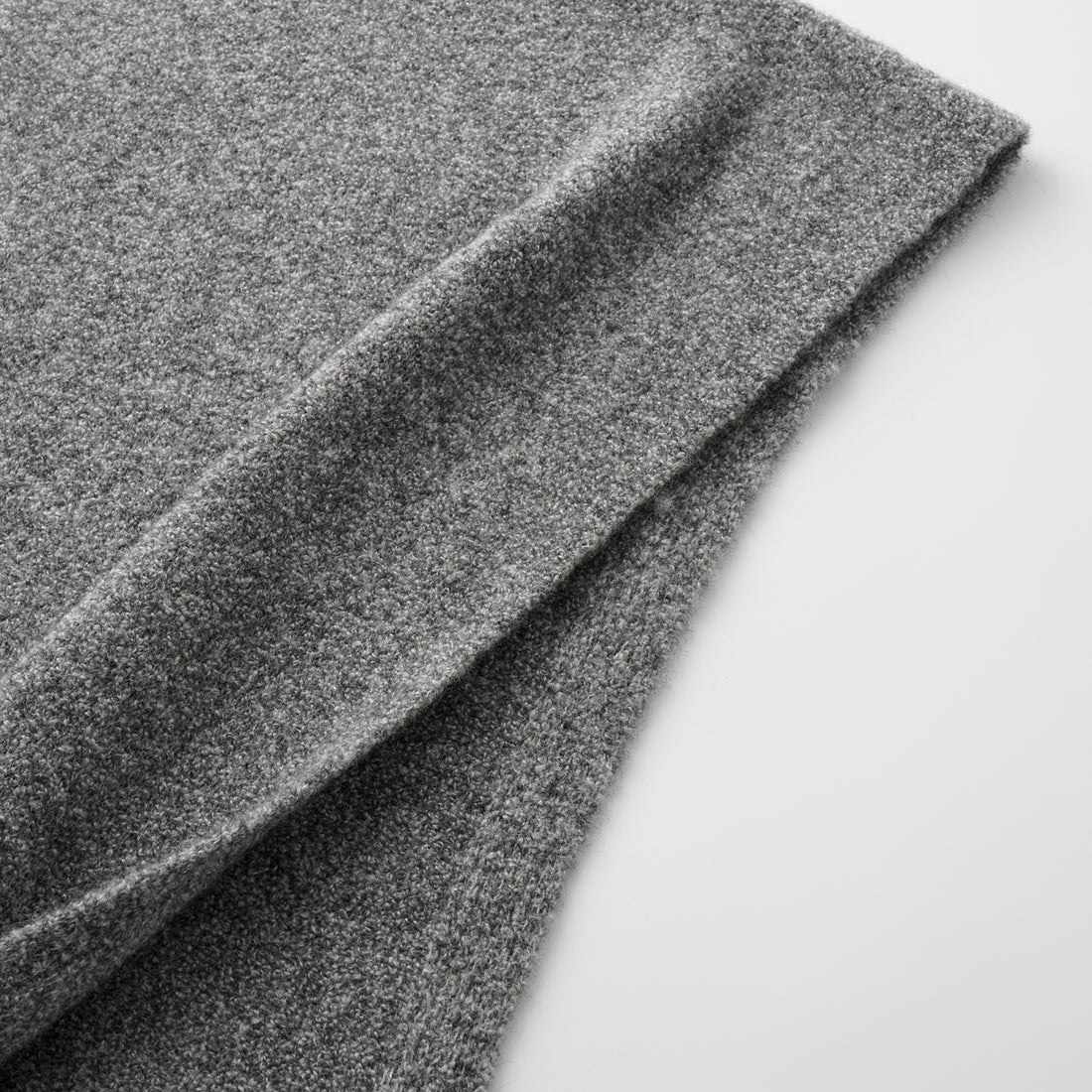 “Autumn Diary” Cashmere雲絨針織流蘇披肩—Mist Nocturne霧城小夜