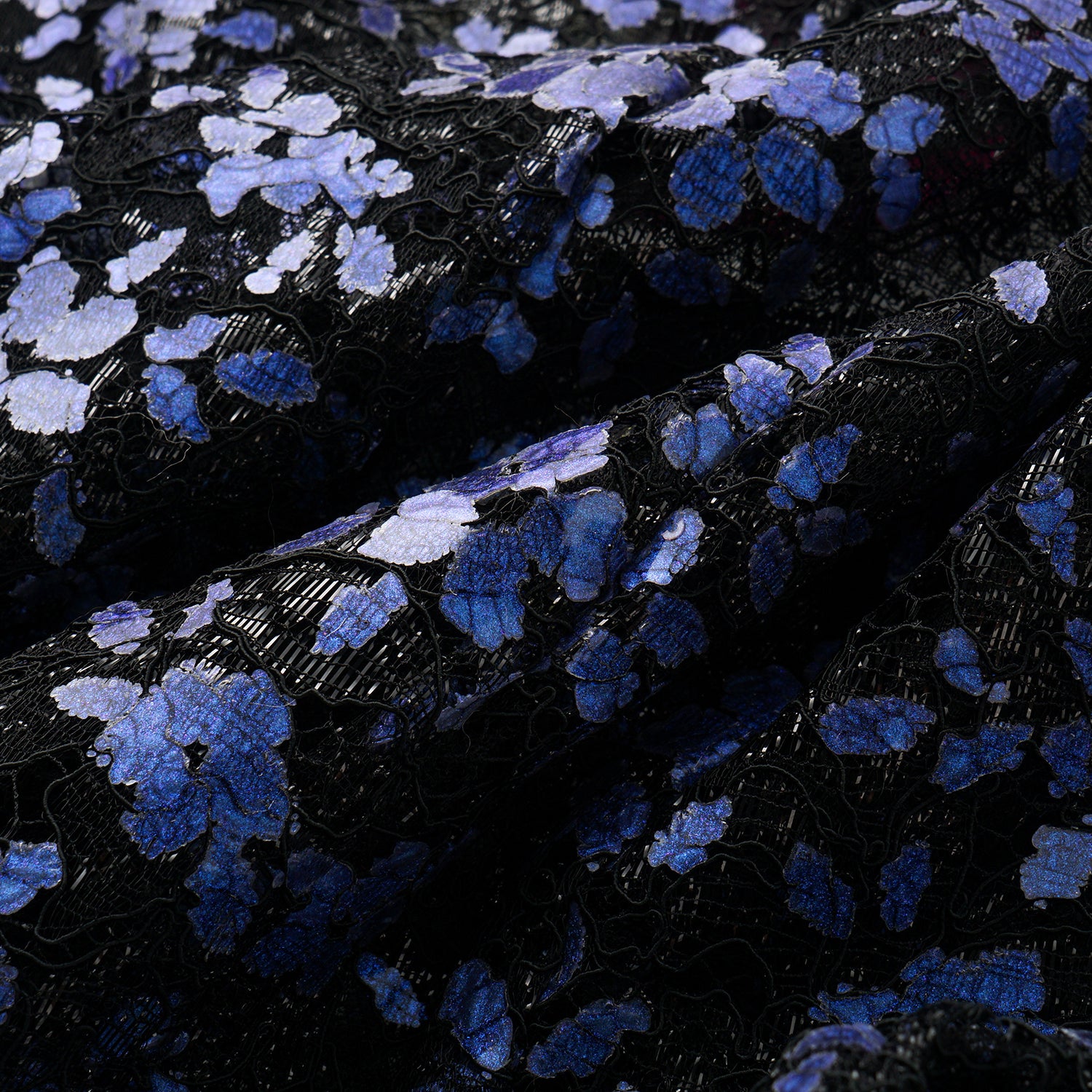 “Quiet Mastery.”法國頂級虹彩鍍光浮雕織花蕾絲馬甲背心—Blooming Allure紫夜花詠